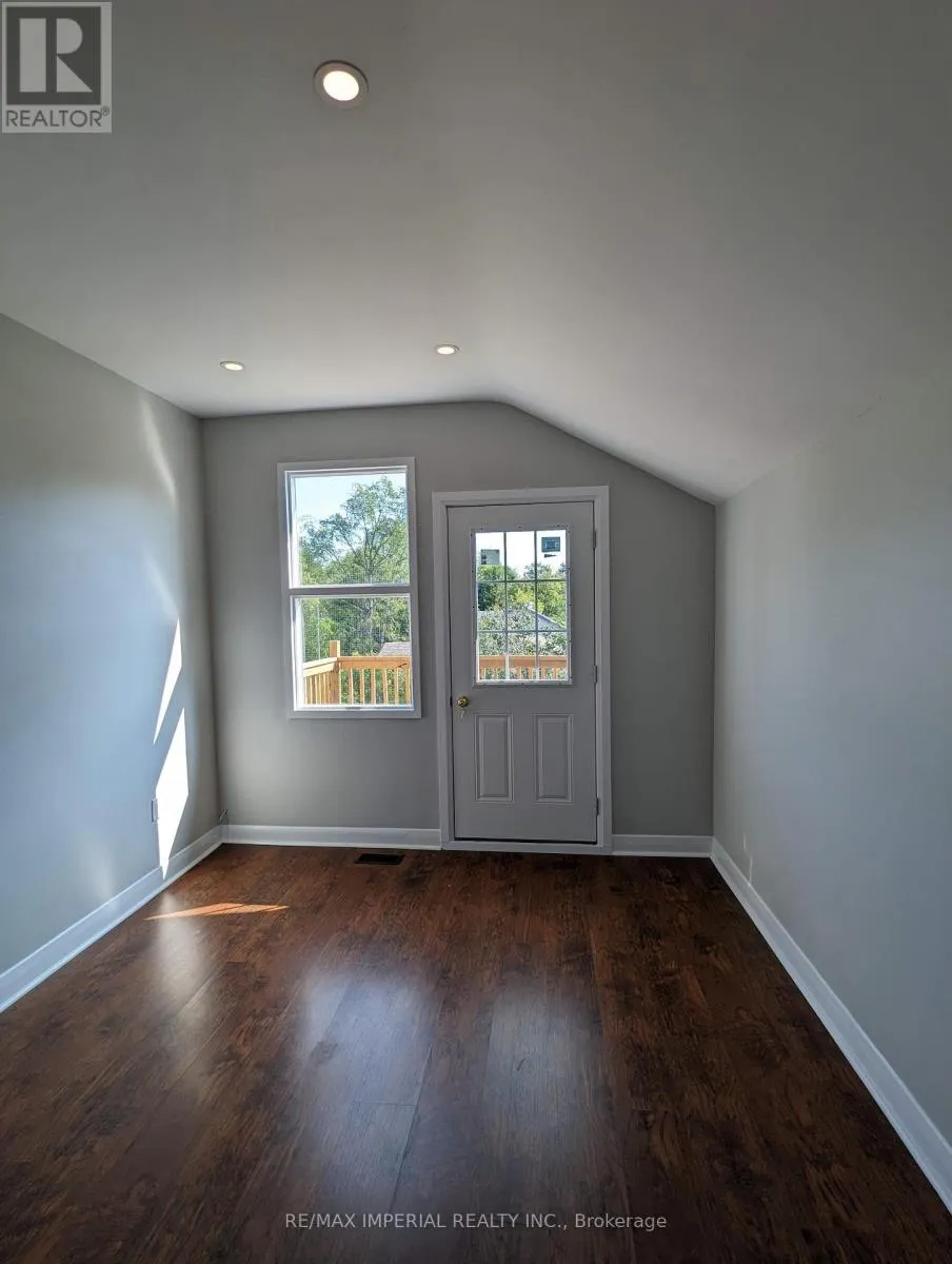 UPPER - 2 HURON STREET