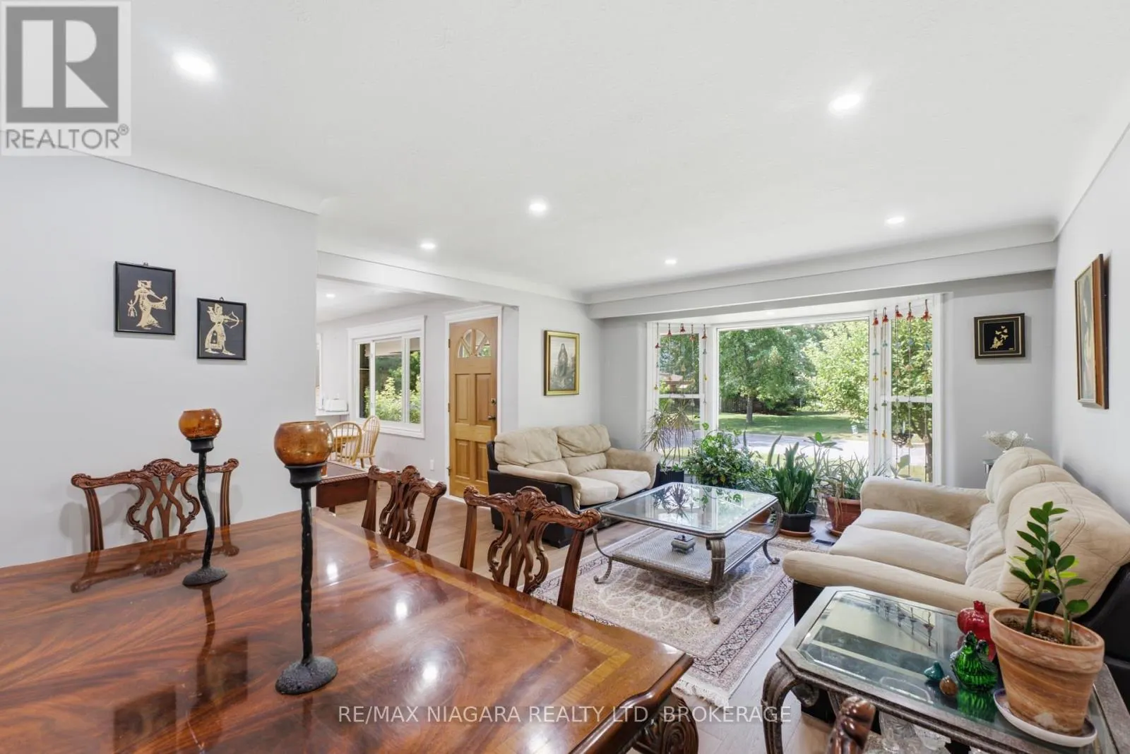 11 RICHELIEU DRIVE