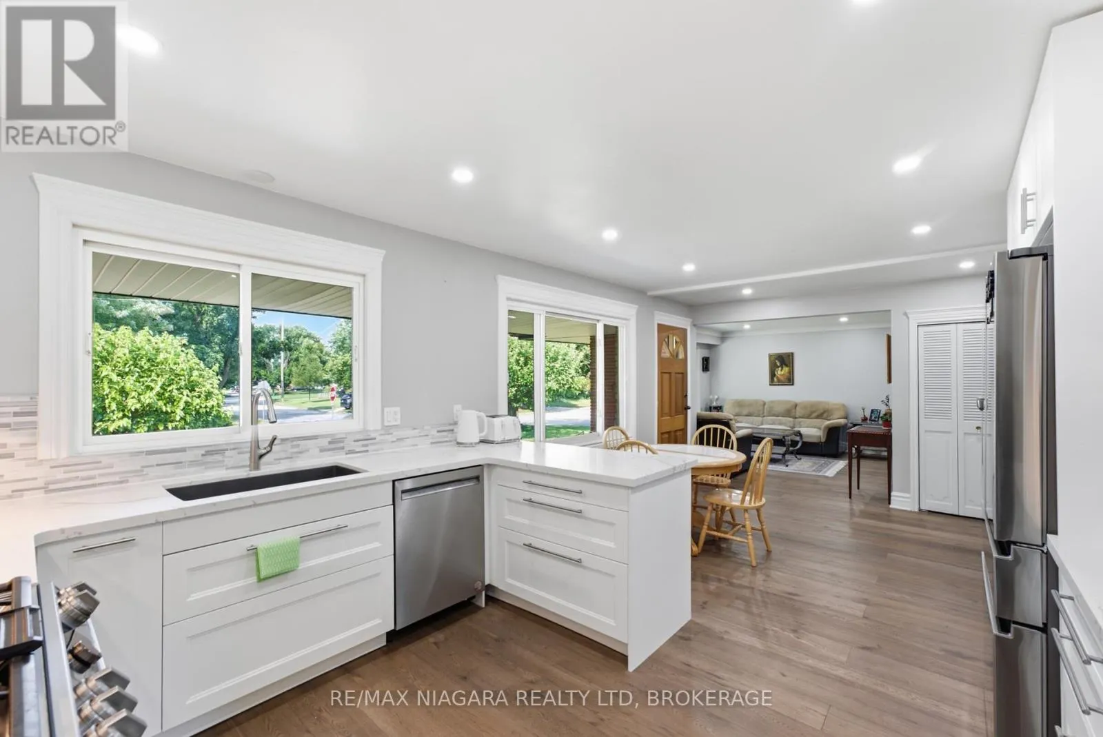 11 RICHELIEU DRIVE