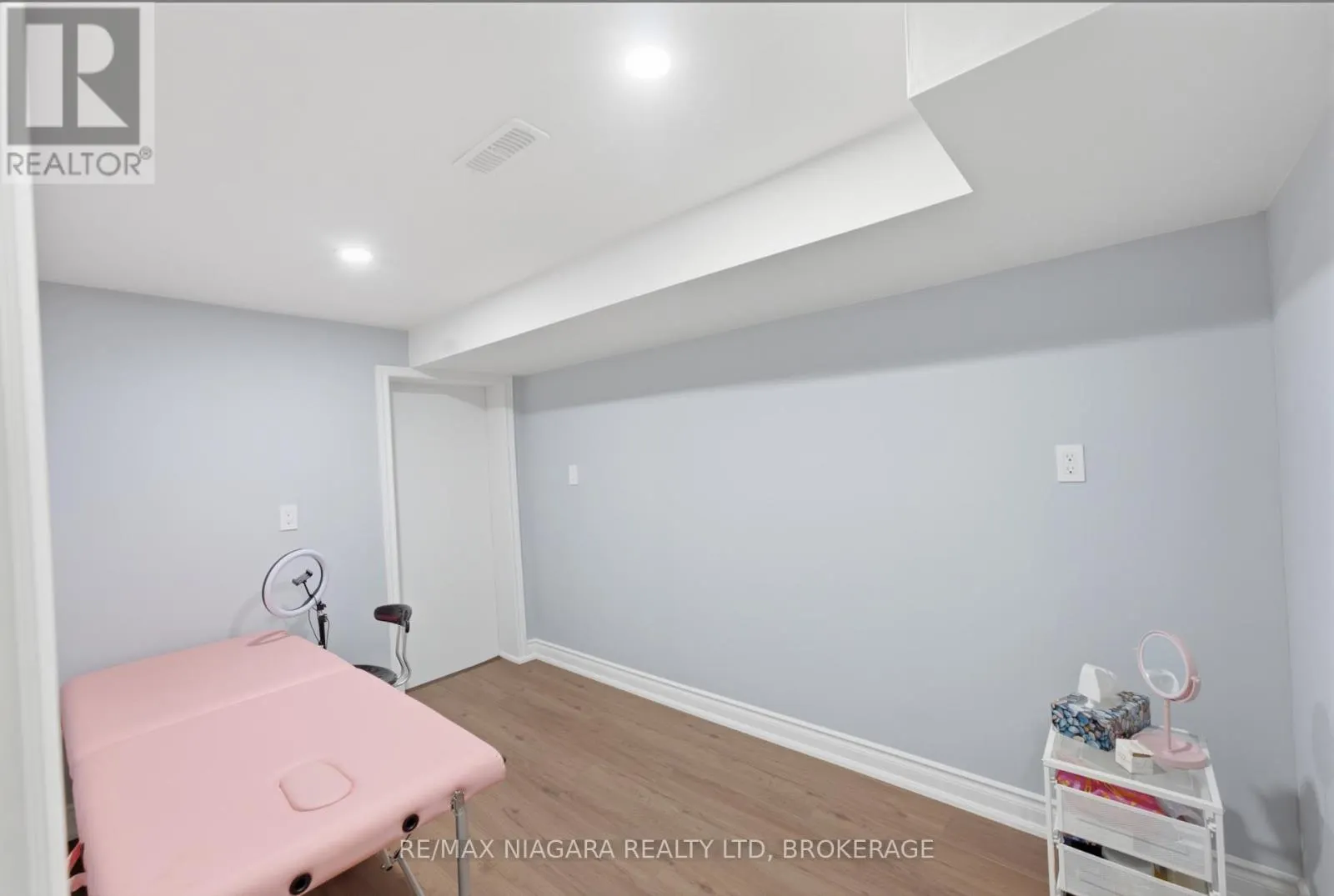 11 RICHELIEU DRIVE