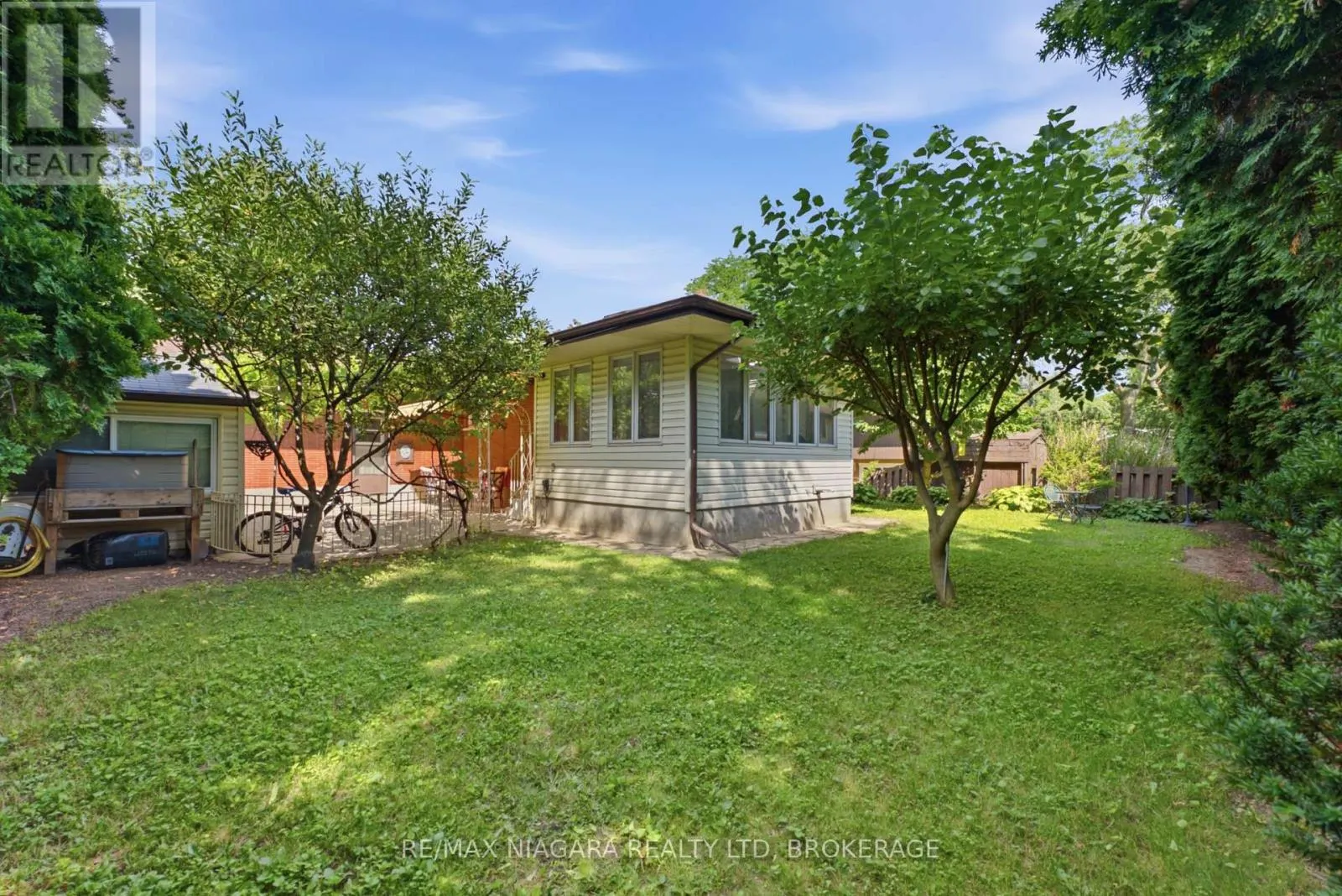 11 RICHELIEU DRIVE