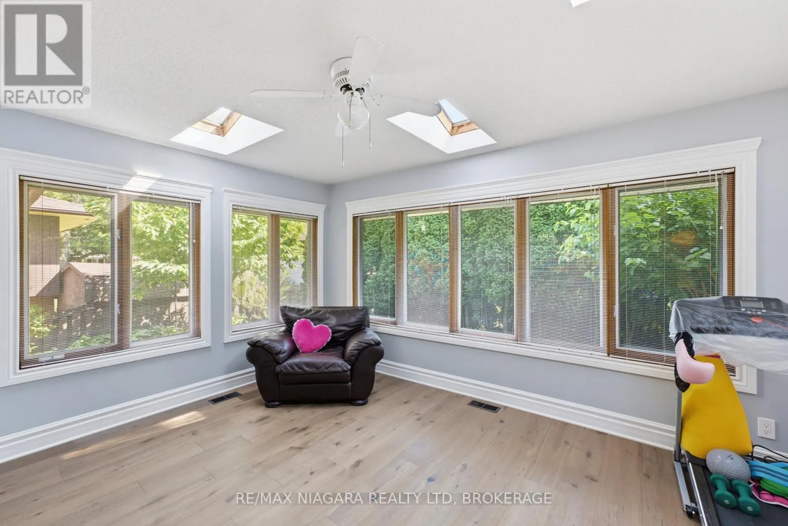 11 RICHELIEU DRIVE