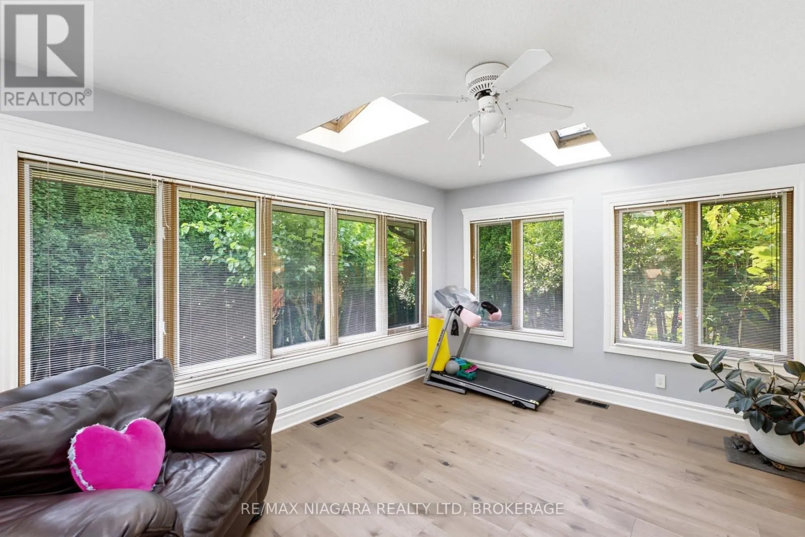 11 RICHELIEU DRIVE