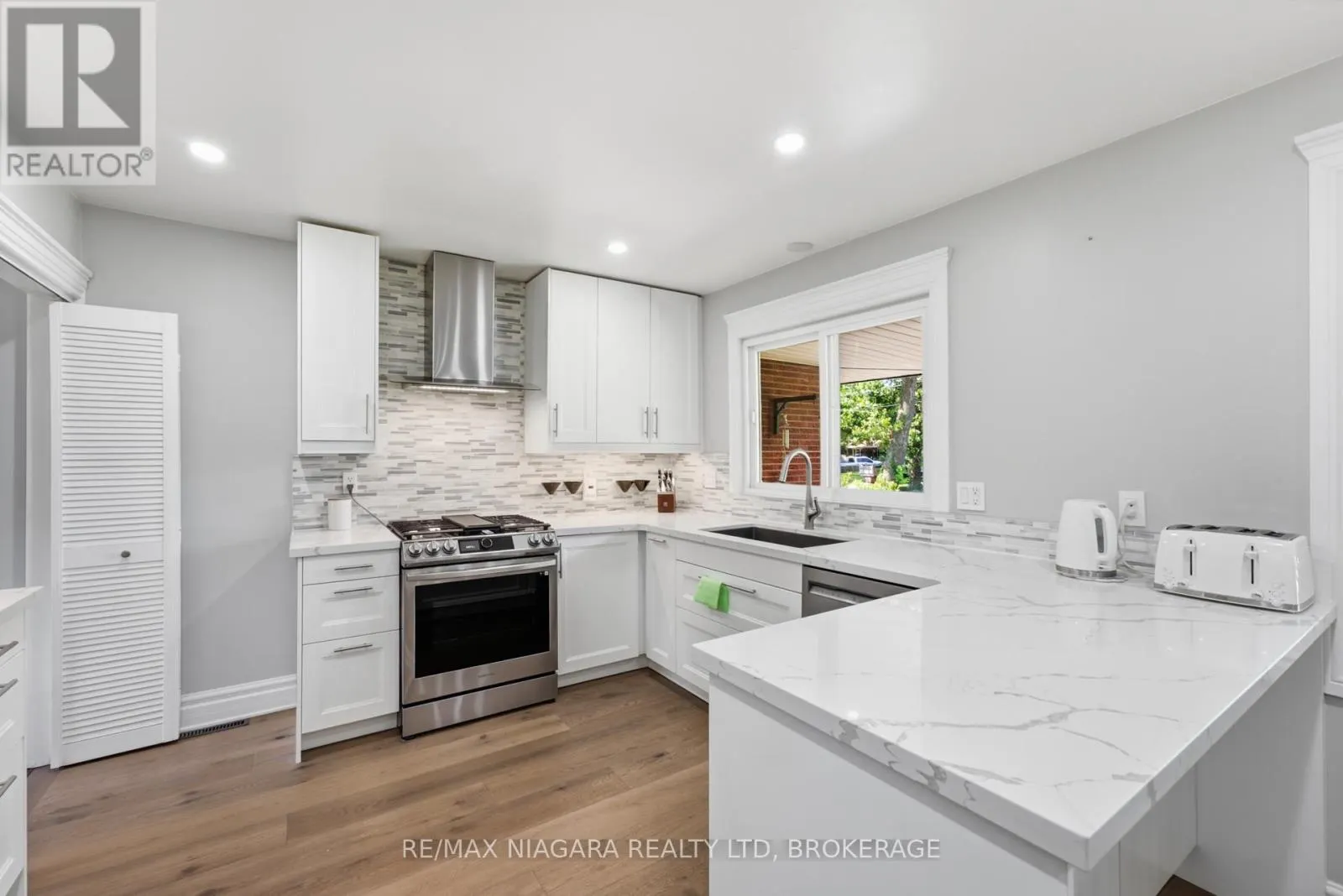 11 RICHELIEU DRIVE