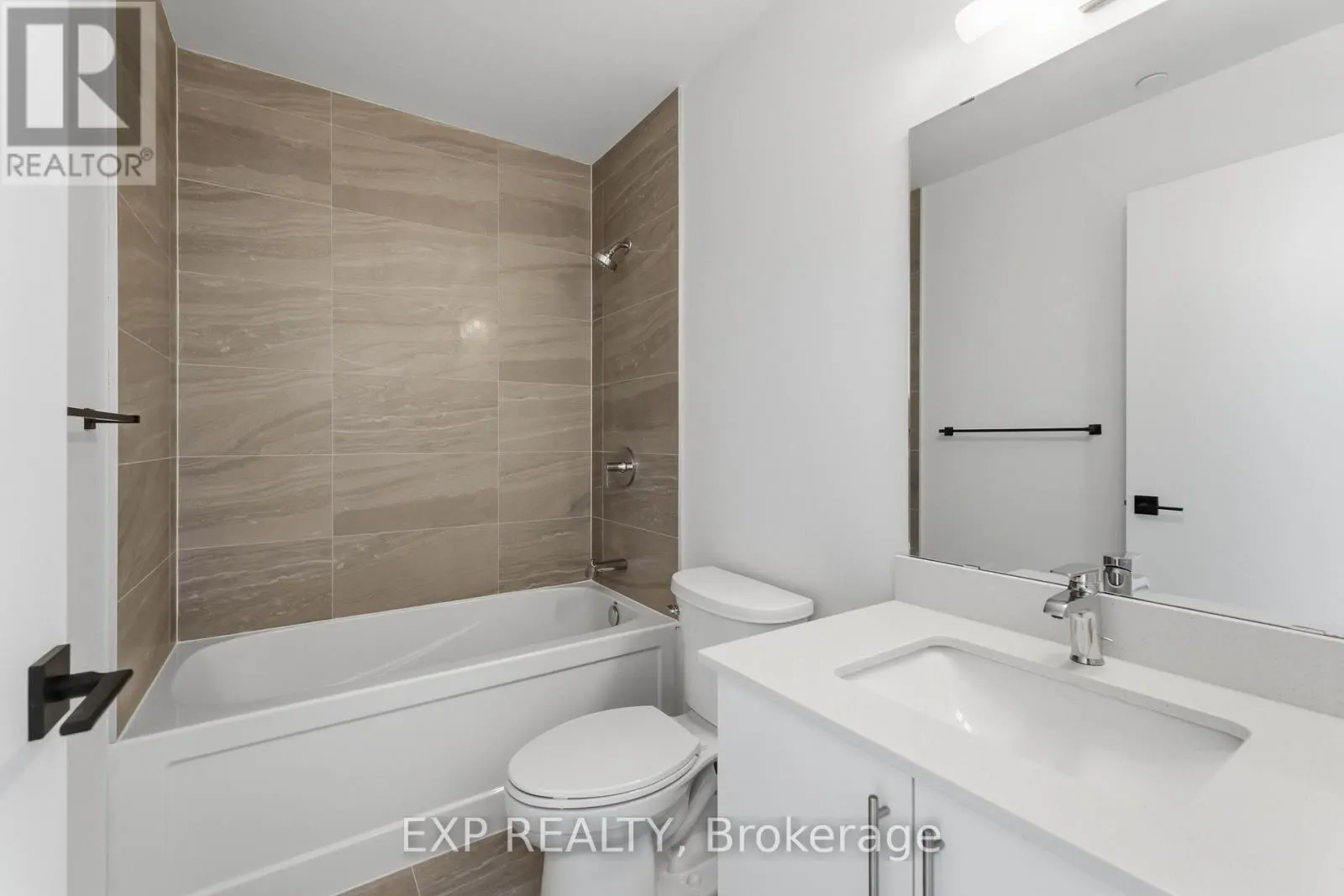 1119 - 2782 BARTON STREET E