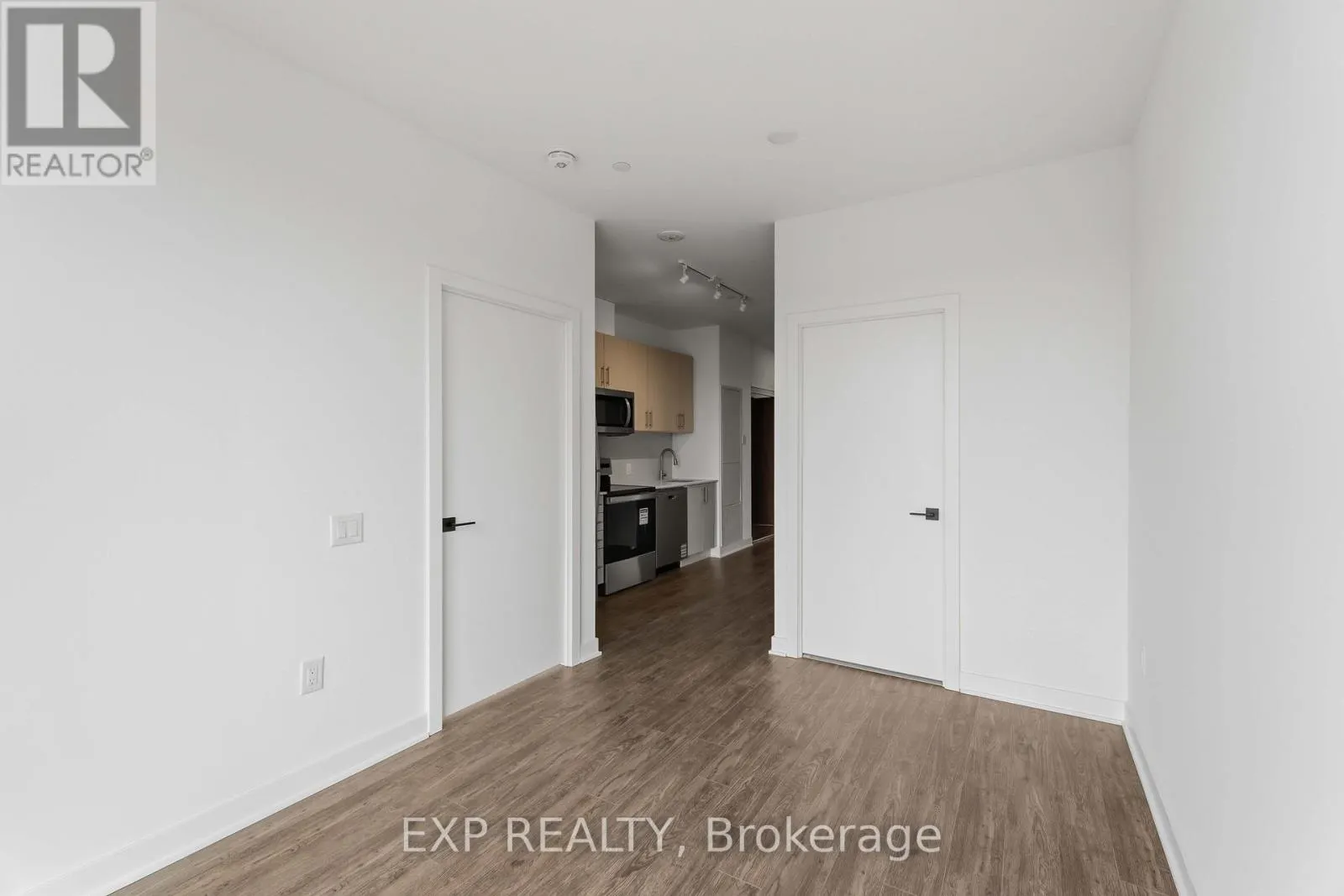1119 - 2782 BARTON STREET E