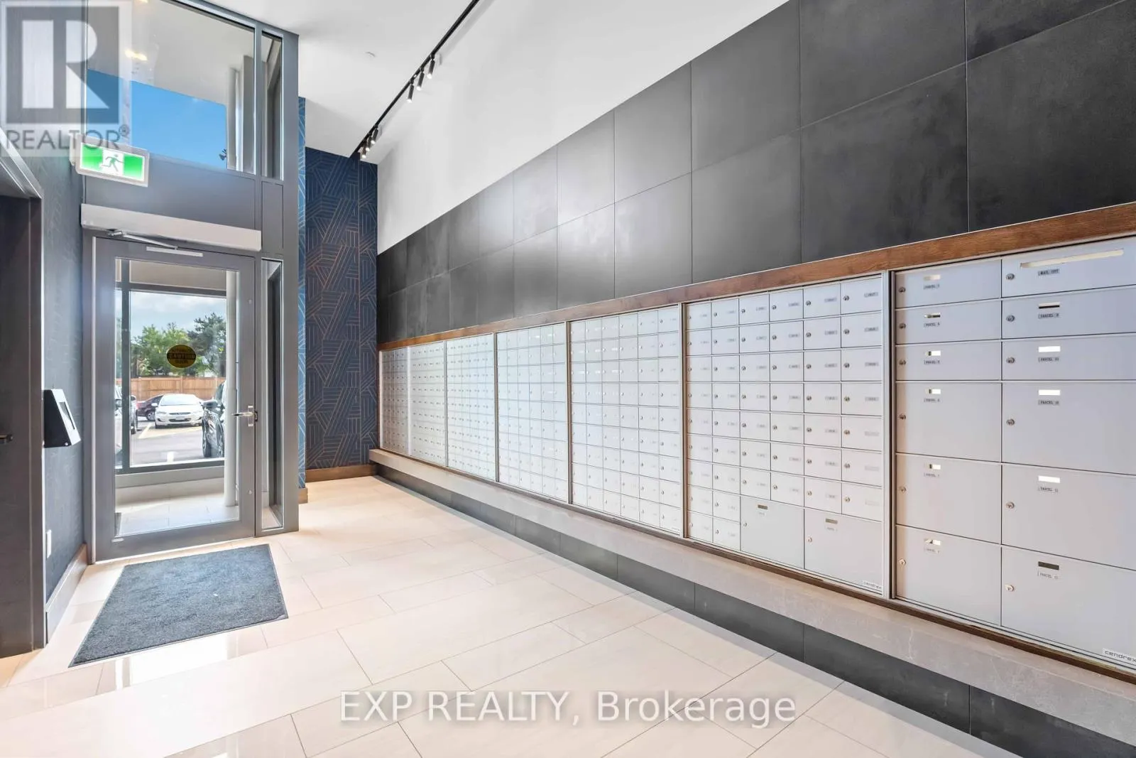 1119 - 2782 BARTON STREET E