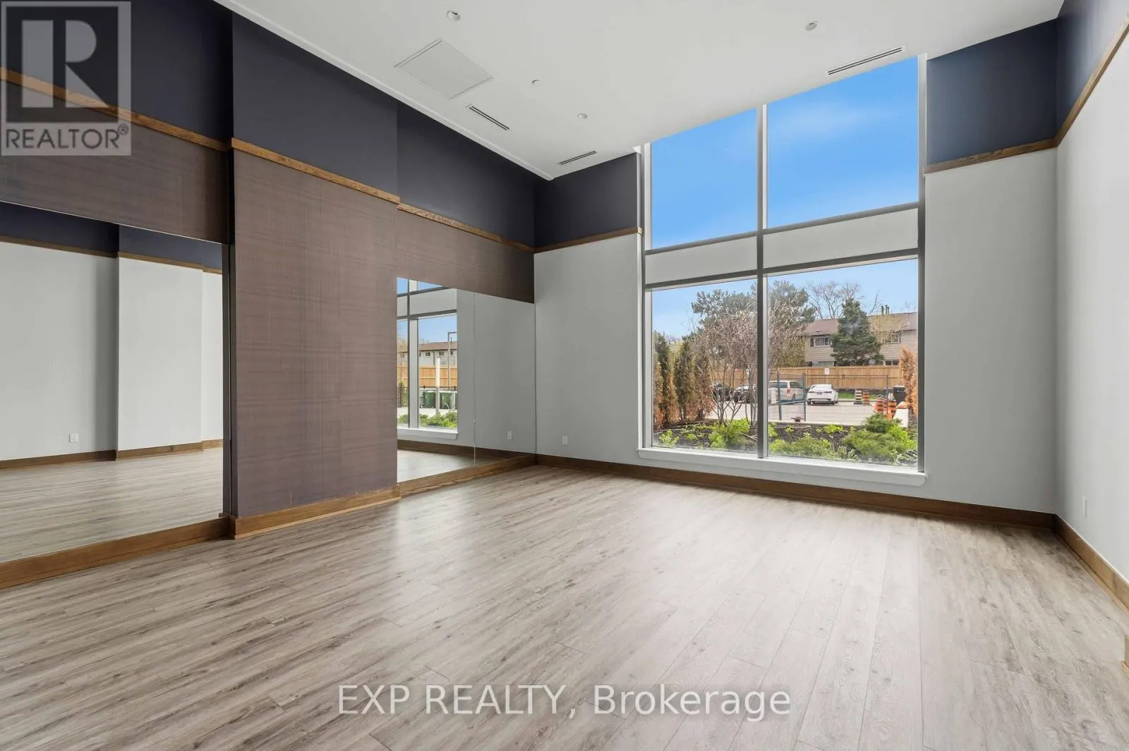 1119 - 2782 BARTON STREET E
