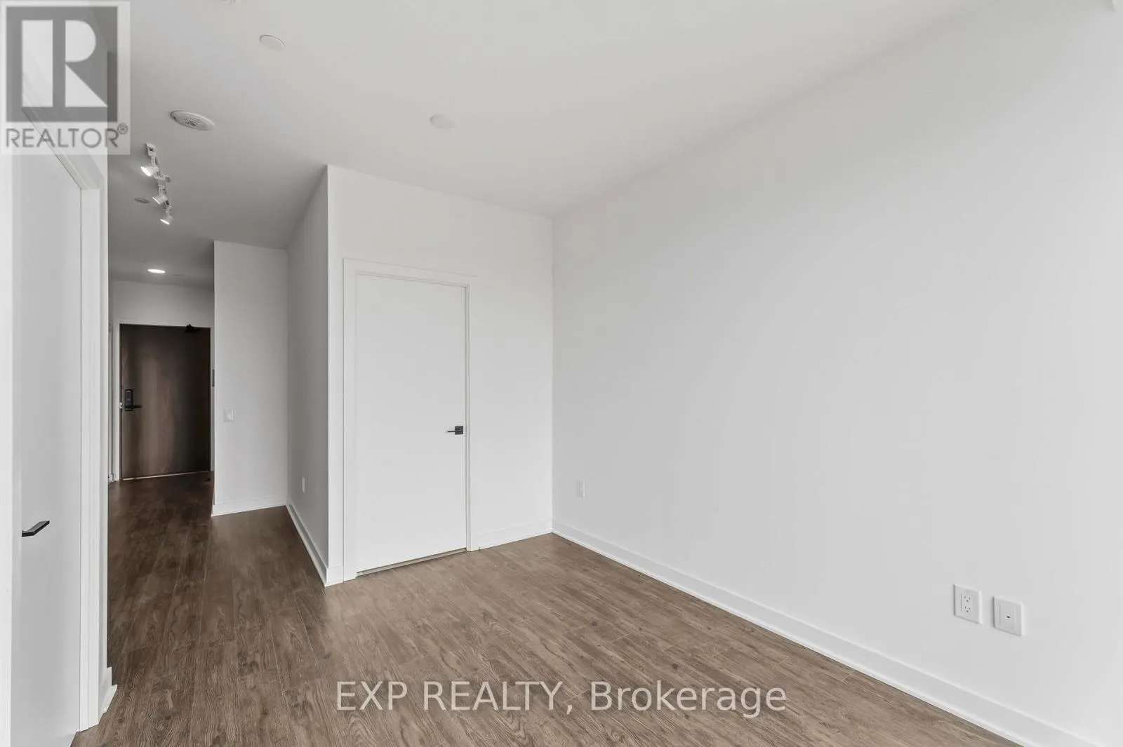 1119 - 2782 BARTON STREET E