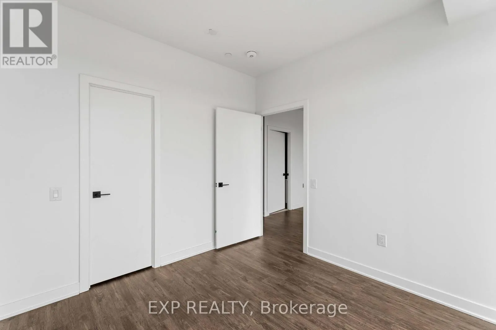 1119 - 2782 BARTON STREET E
