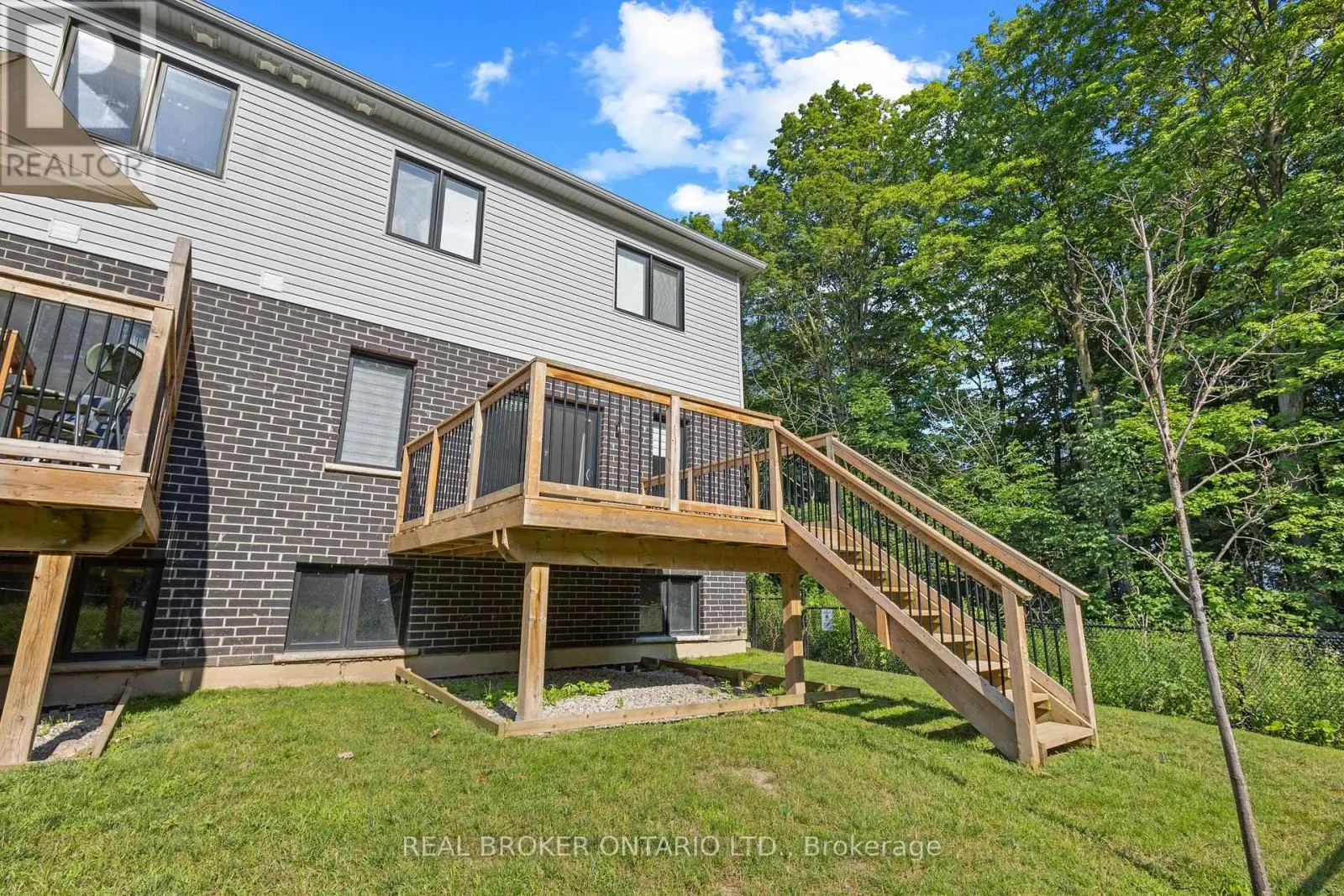 91 WOODEDGE CIRCLE