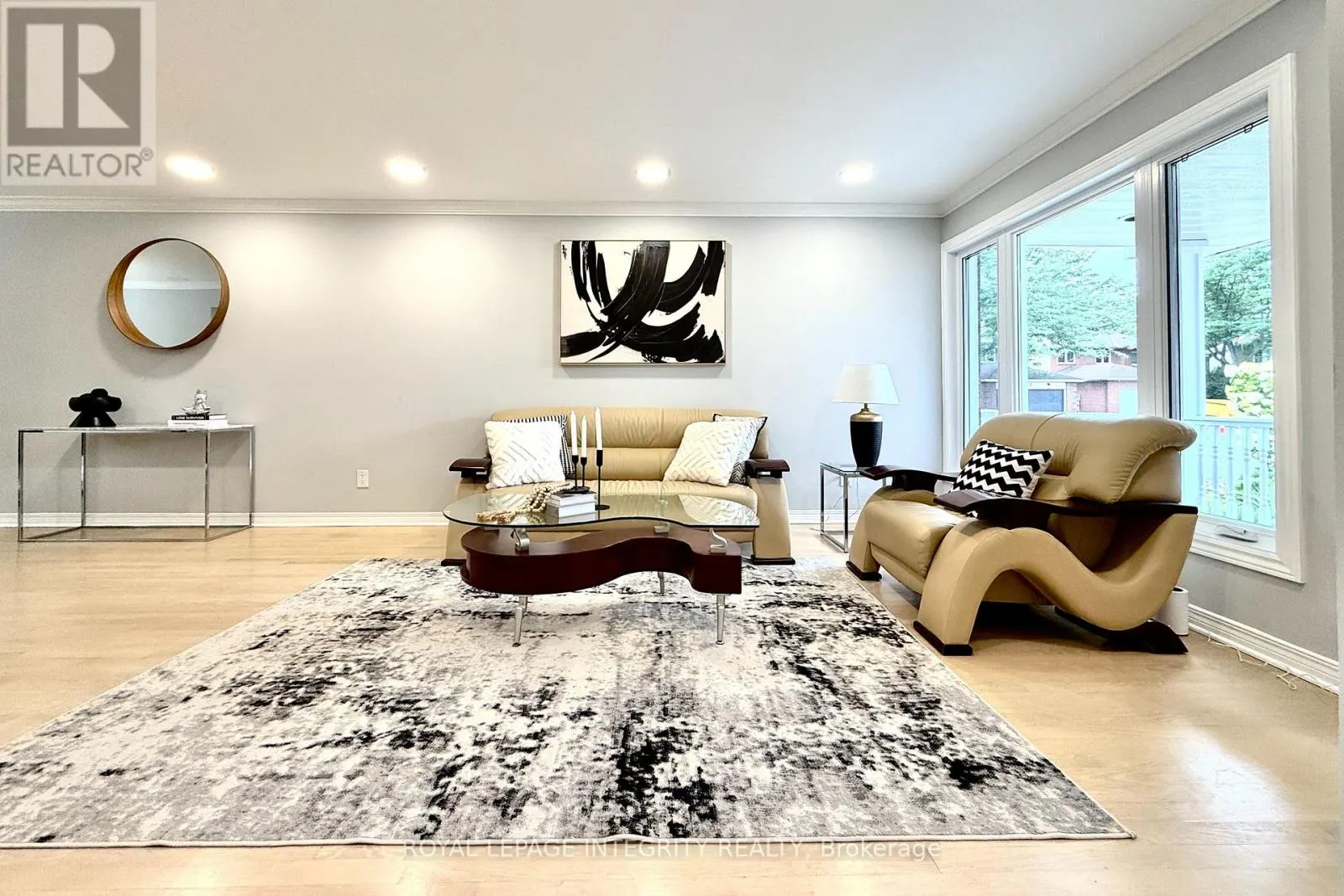4 GLENARDEN COURT