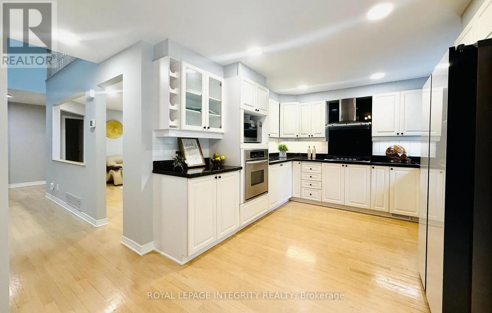 4 GLENARDEN COURT
