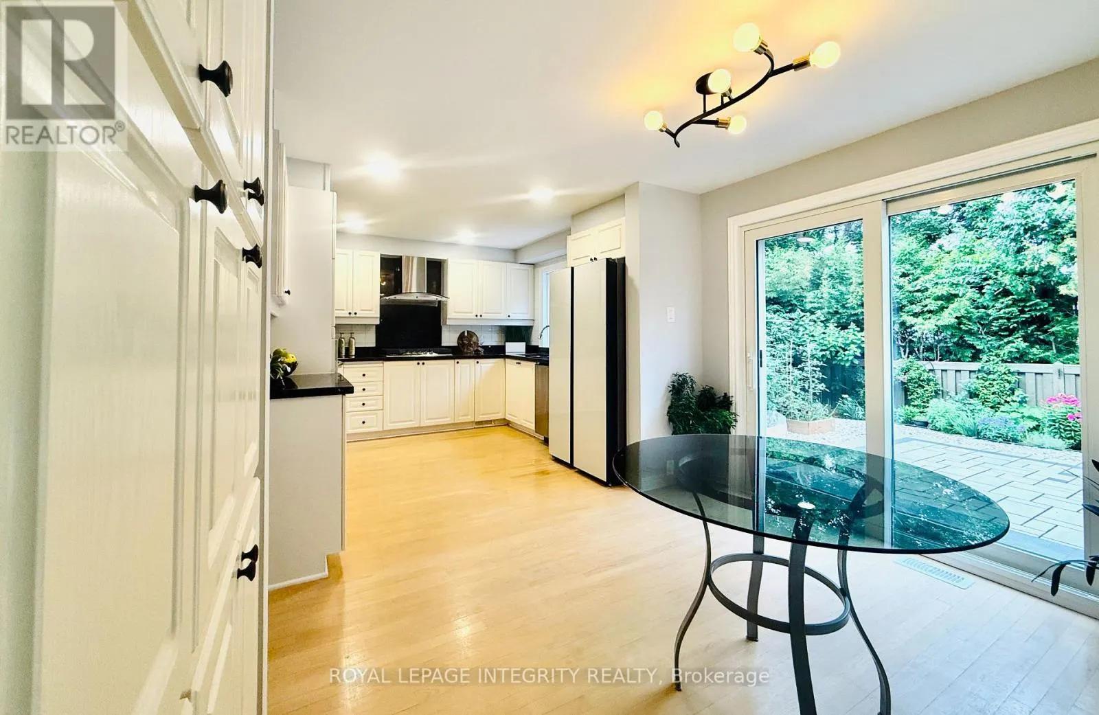 4 GLENARDEN COURT