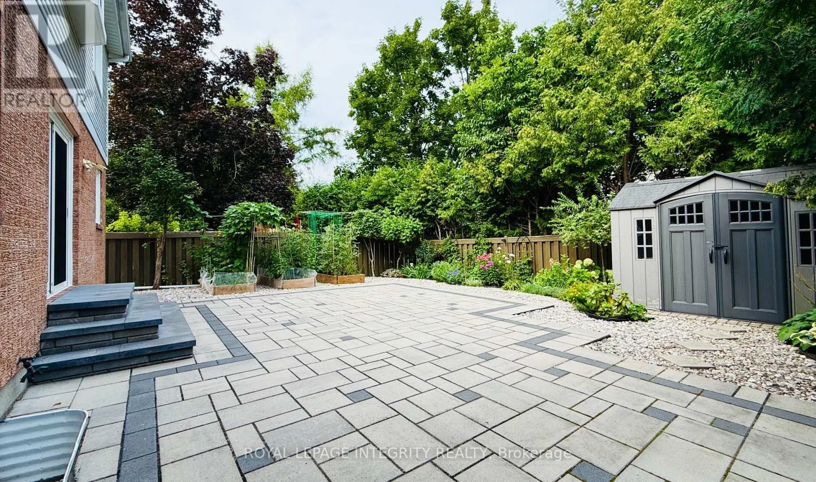 4 GLENARDEN COURT