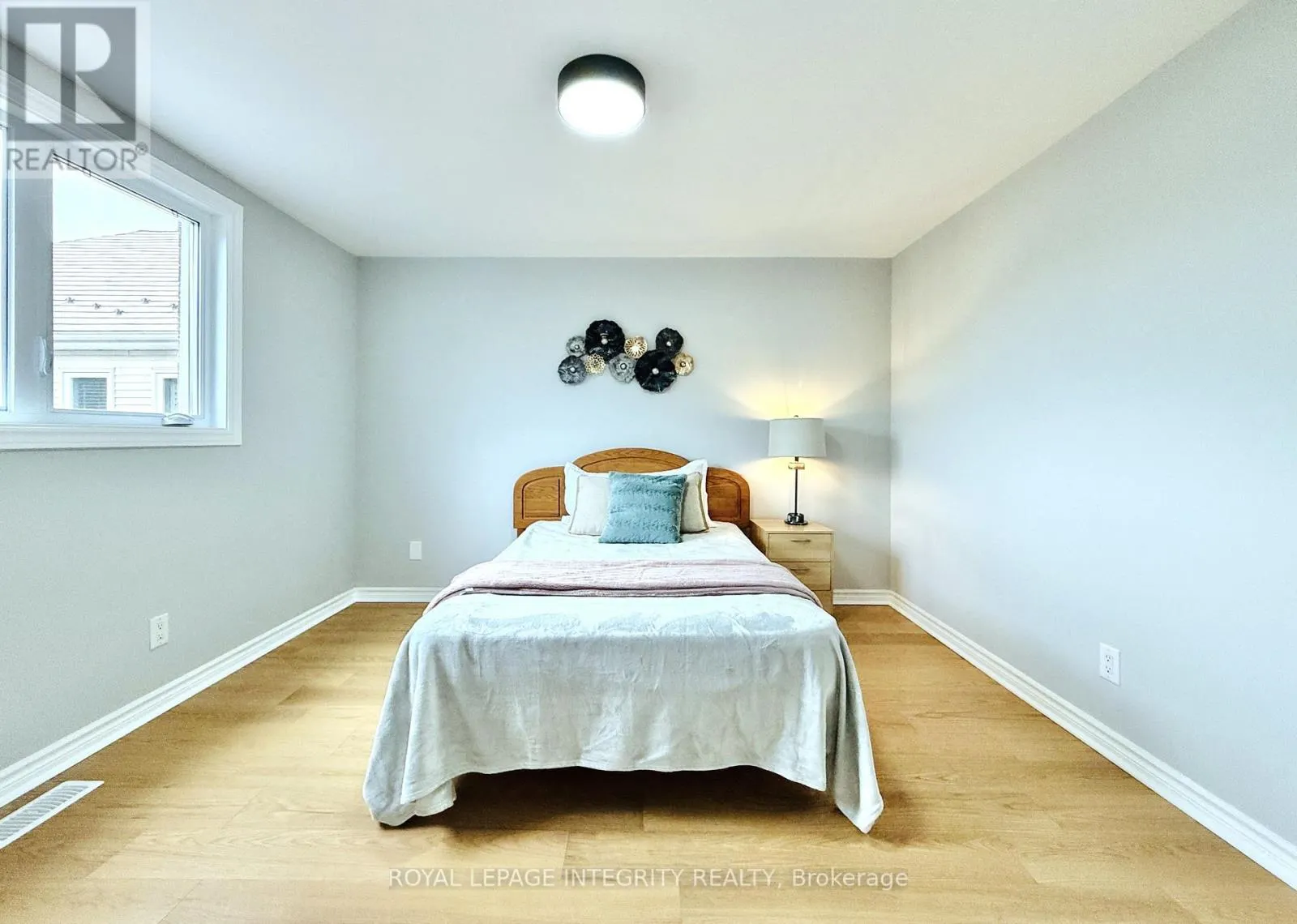 4 GLENARDEN COURT