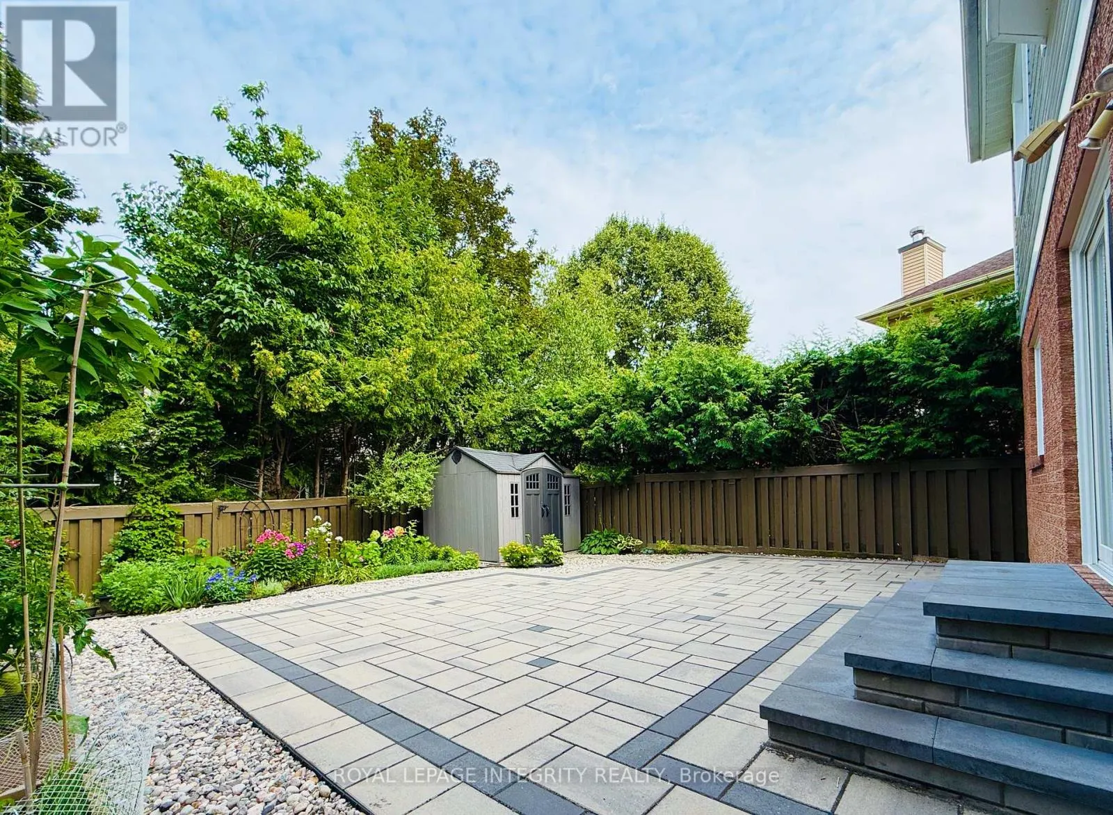 4 GLENARDEN COURT