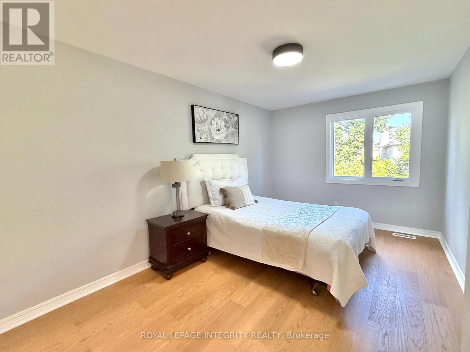 4 GLENARDEN COURT