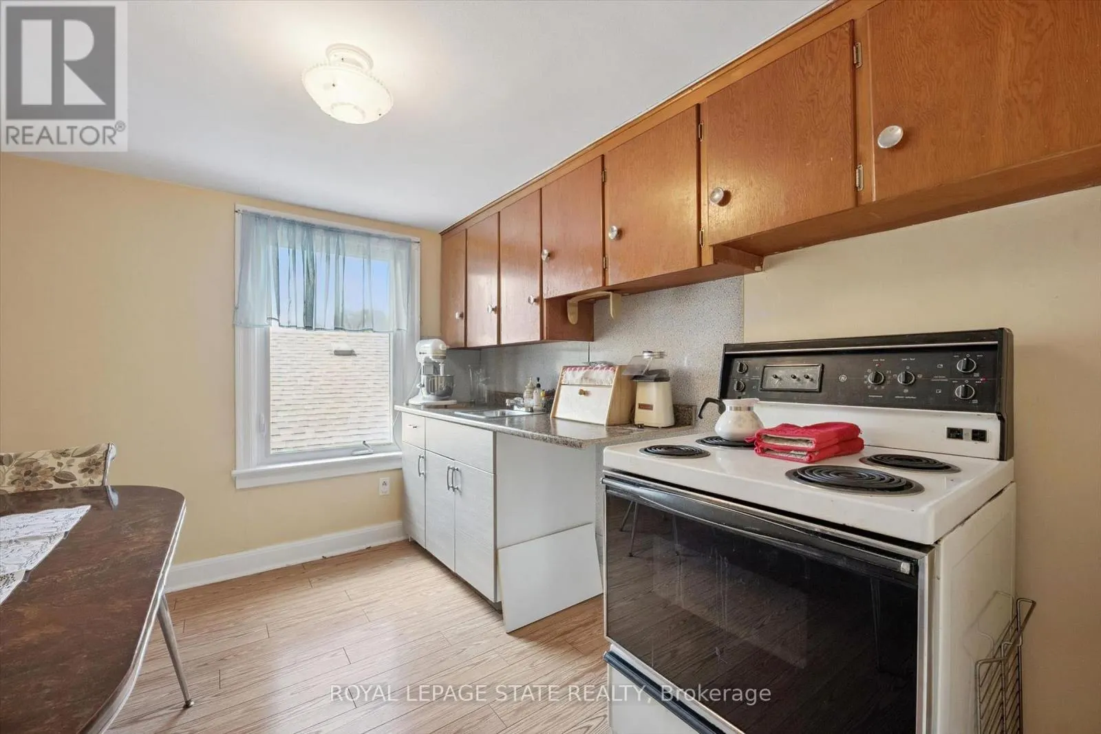 1873 MAIN STREET E