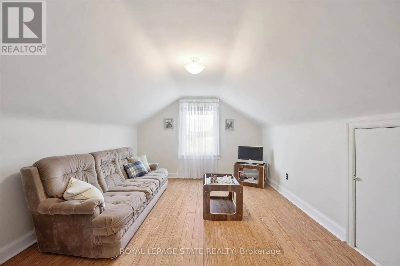 1873 MAIN STREET E