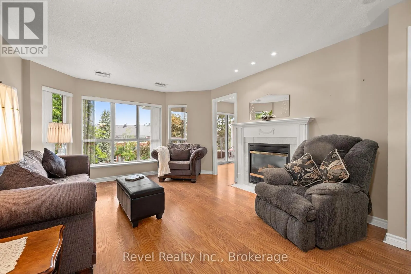 302 - 3 HERITAGE WAY #302
