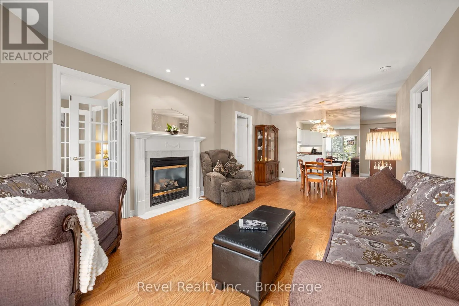 302 - 3 HERITAGE WAY #302