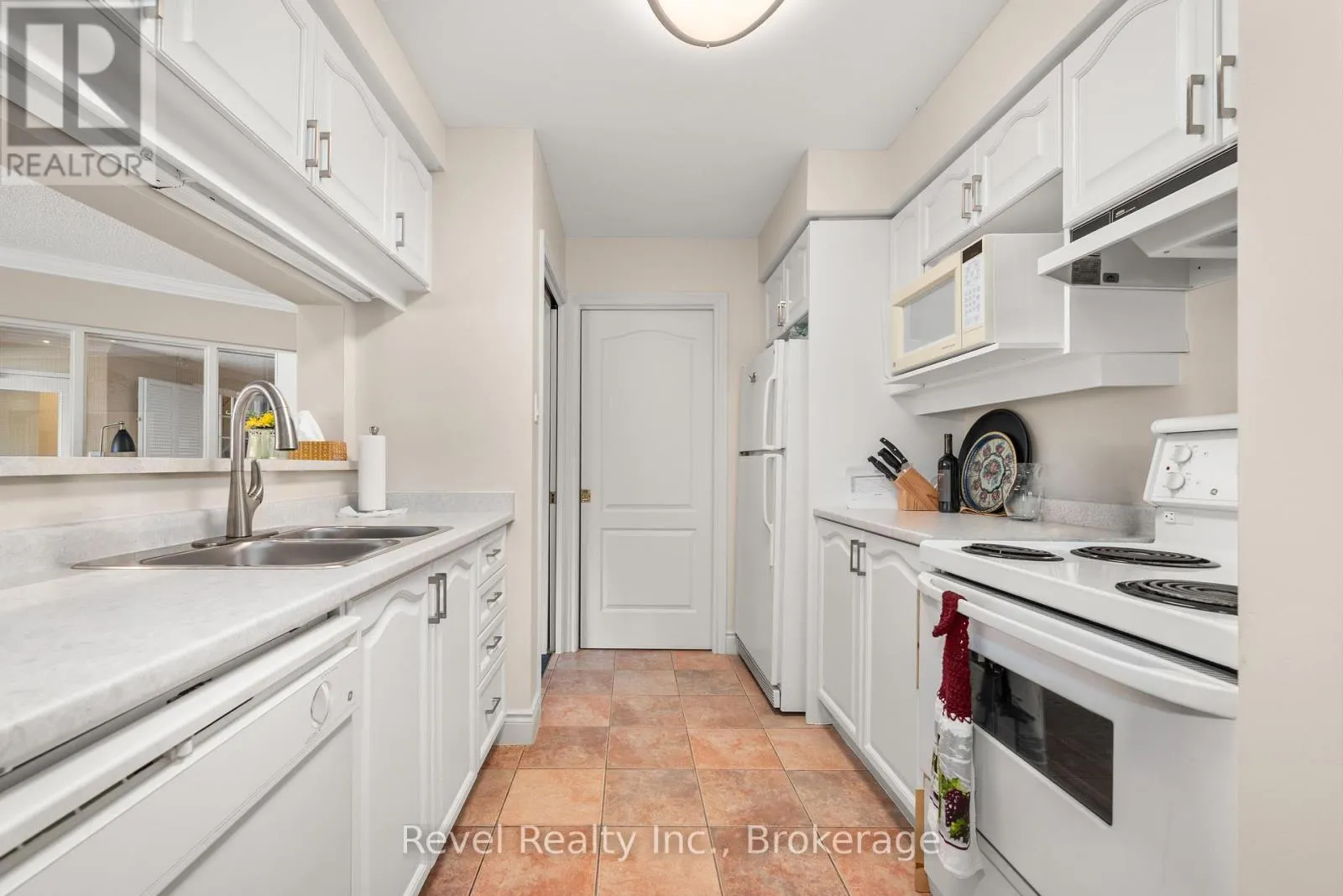 302 - 3 HERITAGE WAY #302