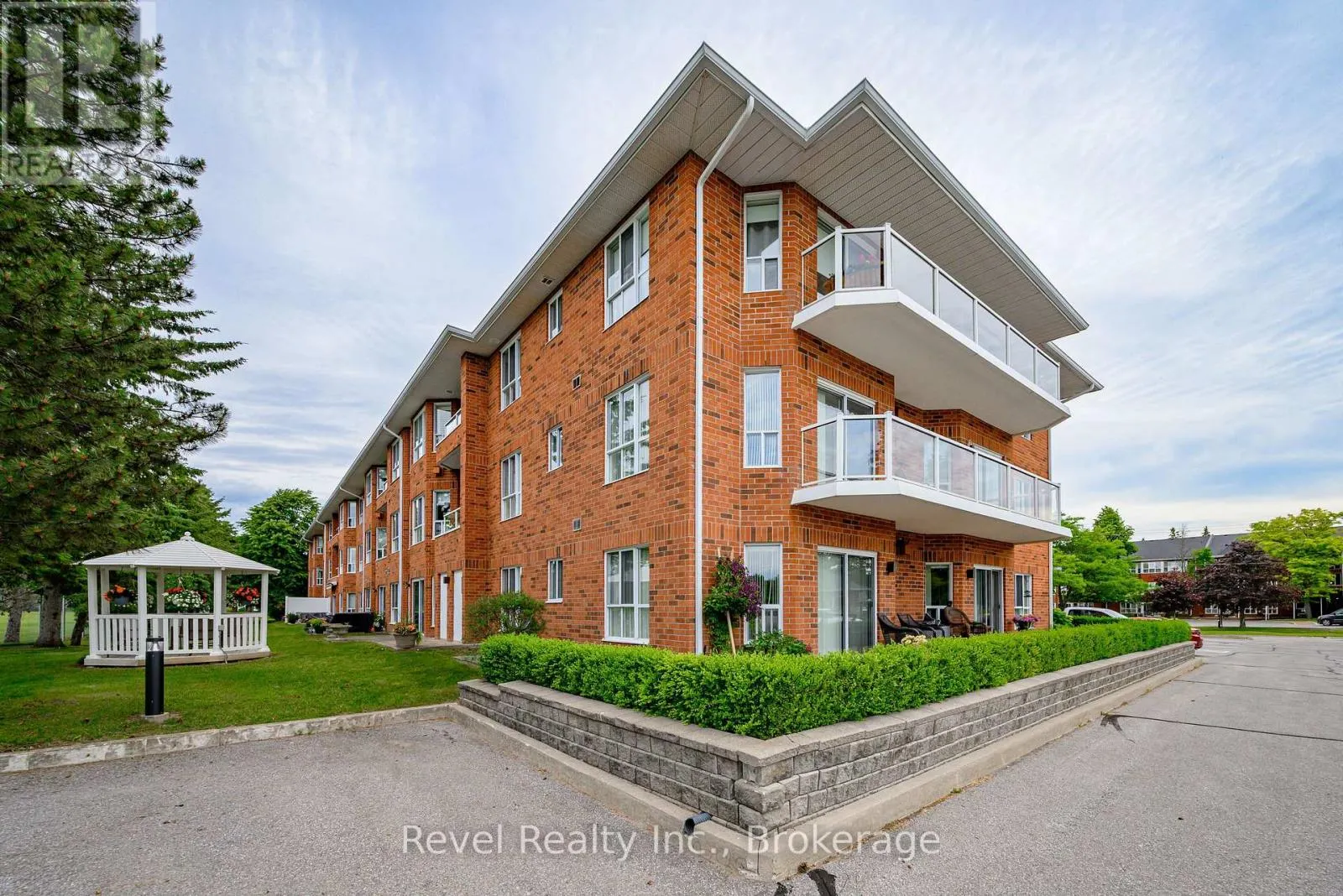 302 - 3 HERITAGE WAY #302