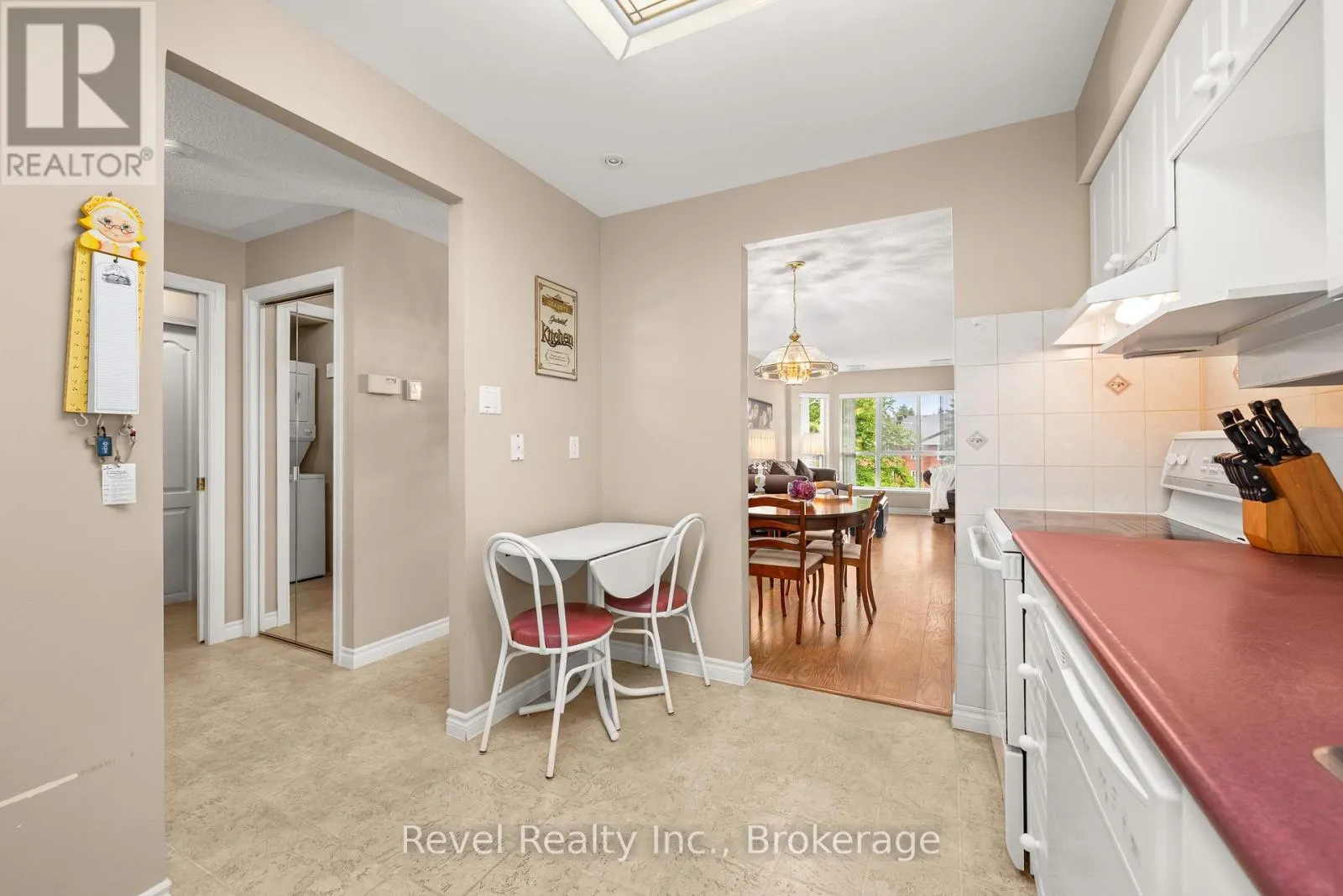 302 - 3 HERITAGE WAY #302