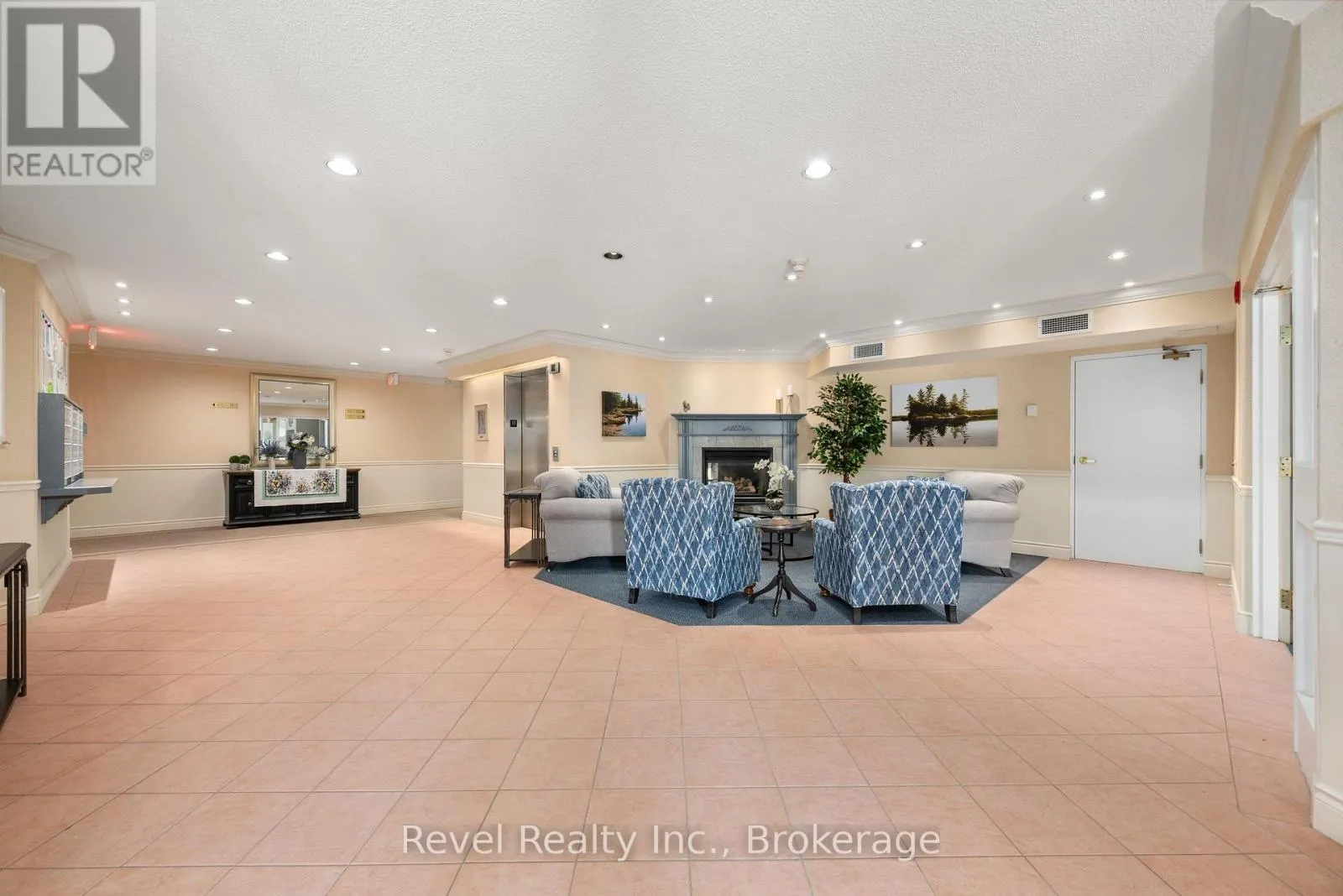 302 - 3 HERITAGE WAY #302