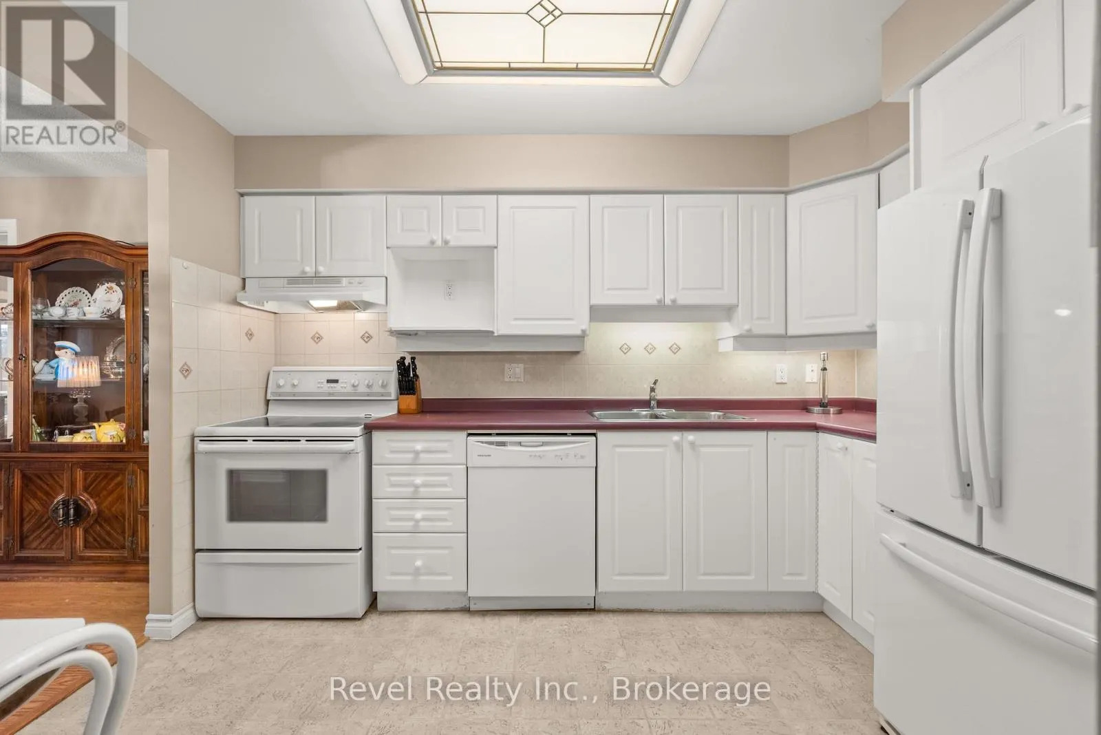 302 - 3 HERITAGE WAY #302