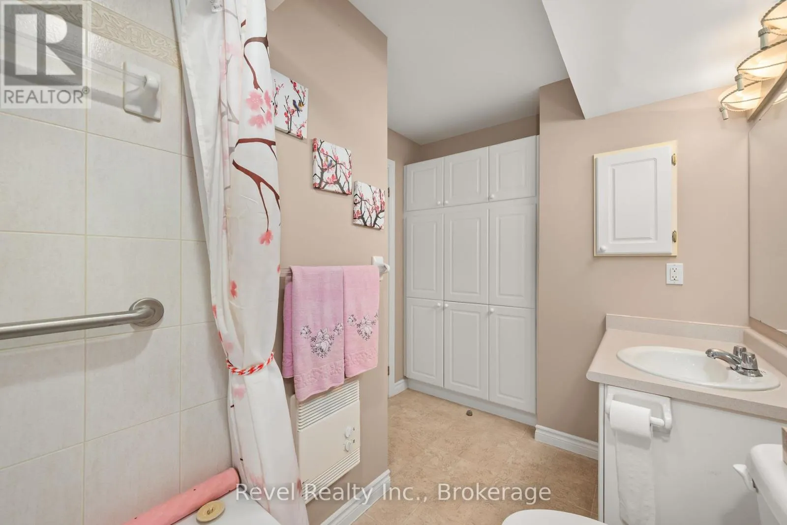 302 - 3 HERITAGE WAY #302