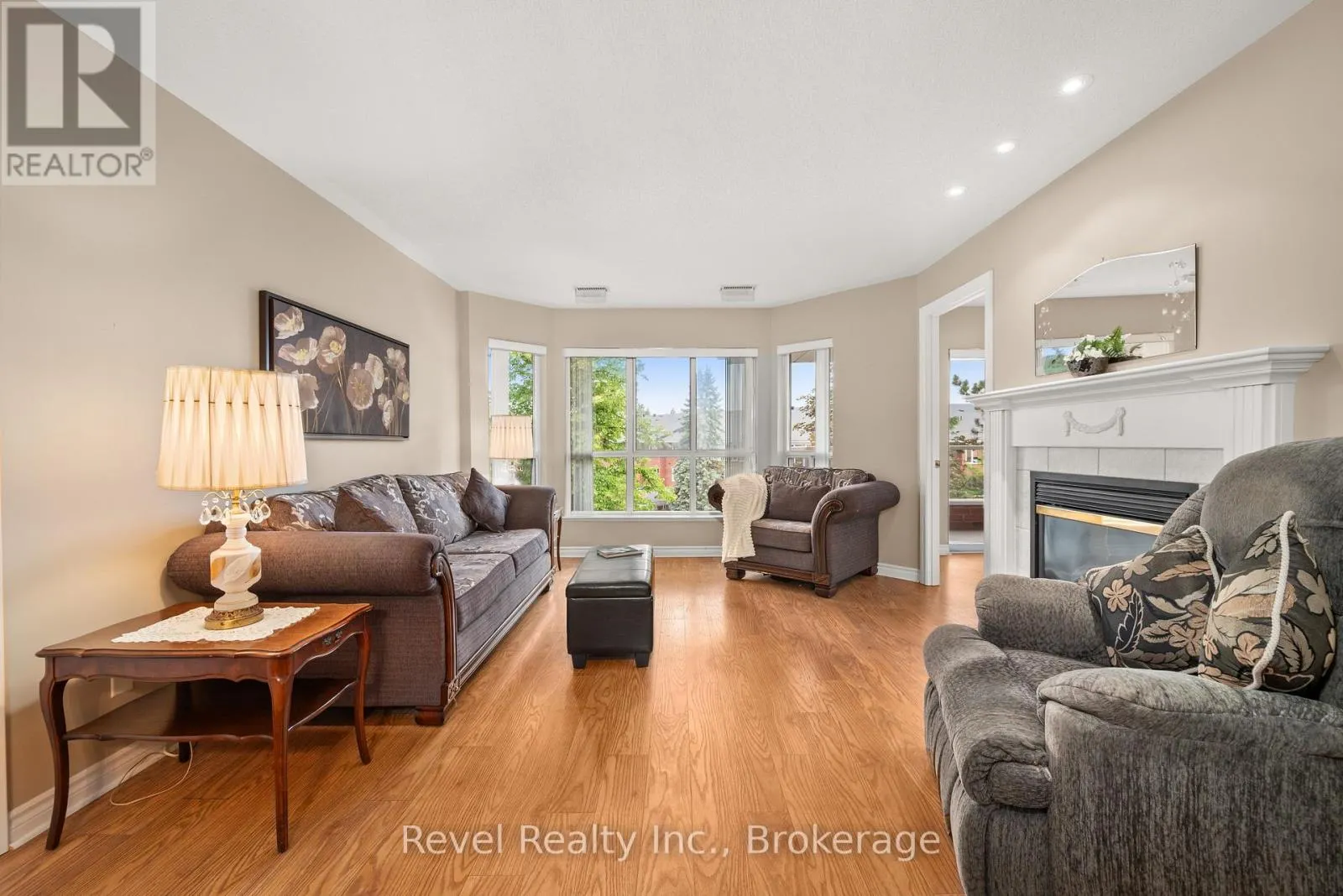 302 - 3 HERITAGE WAY #302