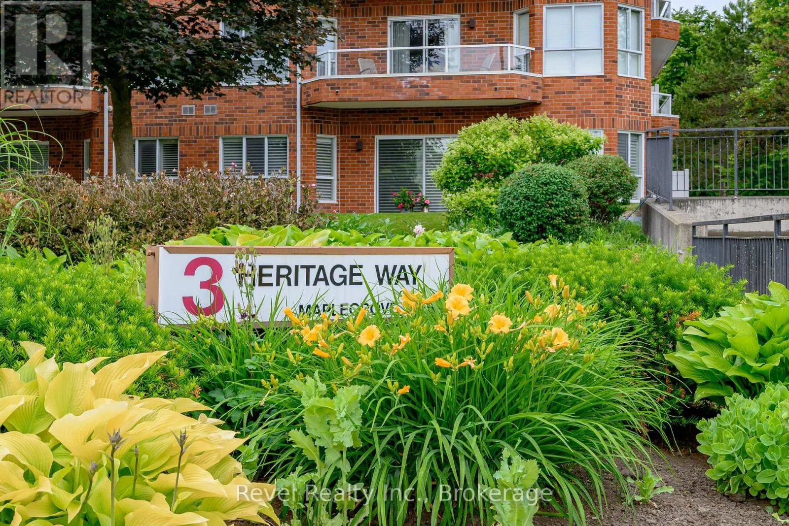 302 - 3 HERITAGE WAY #302