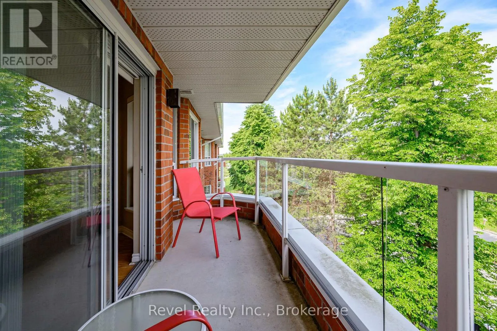 302 - 3 HERITAGE WAY #302