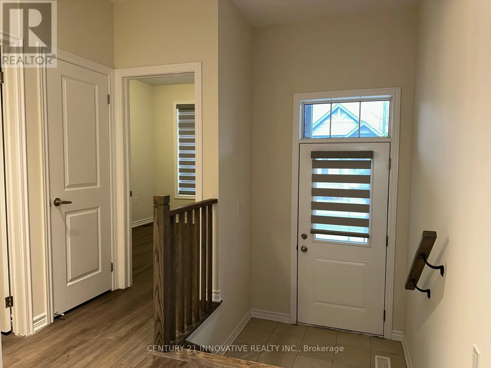 35 - 17 LAKEWOOD CRESCENT S
