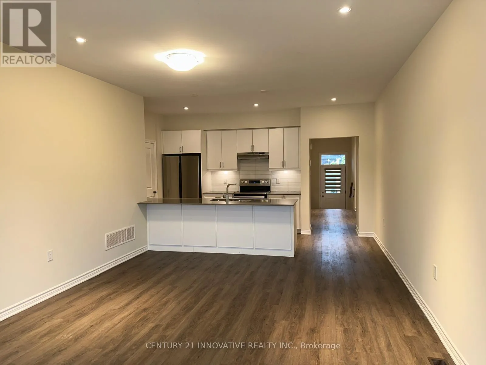 35 - 17 LAKEWOOD CRESCENT S