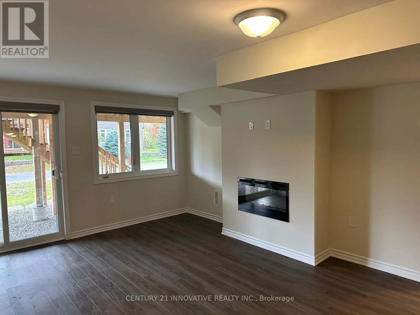 35 - 17 LAKEWOOD CRESCENT S