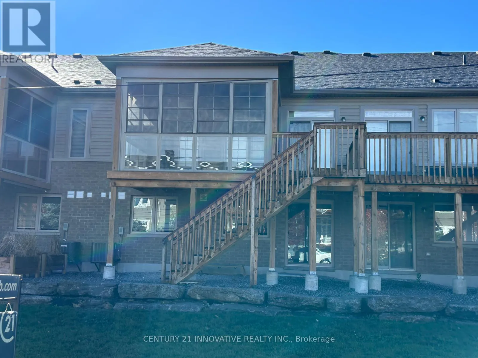 35 - 17 LAKEWOOD CRESCENT S