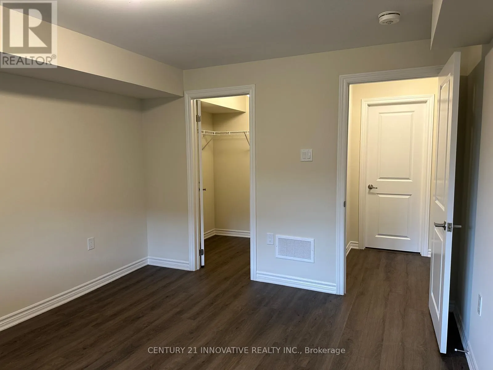 35 - 17 LAKEWOOD CRESCENT S