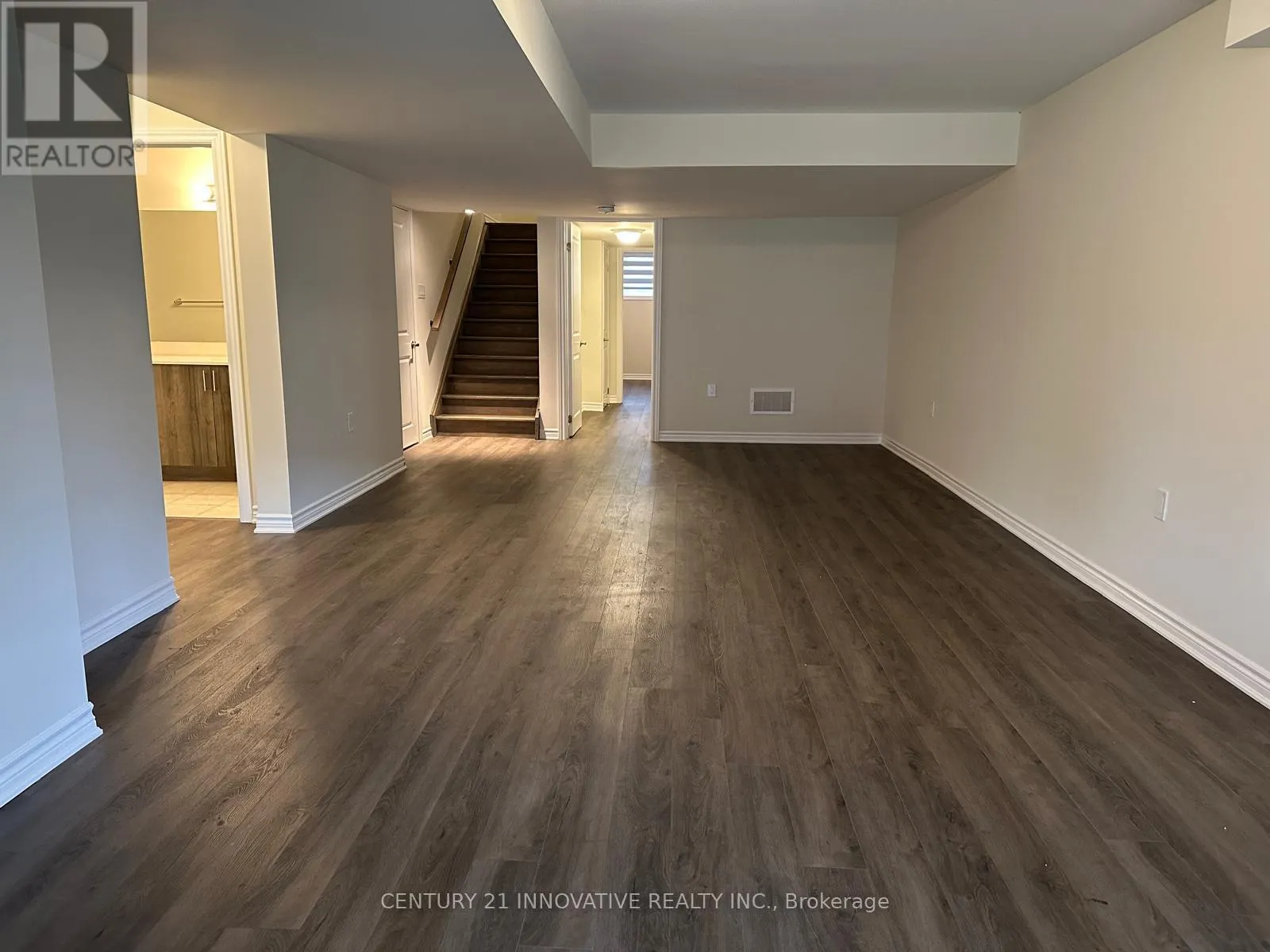 35 - 17 LAKEWOOD CRESCENT S