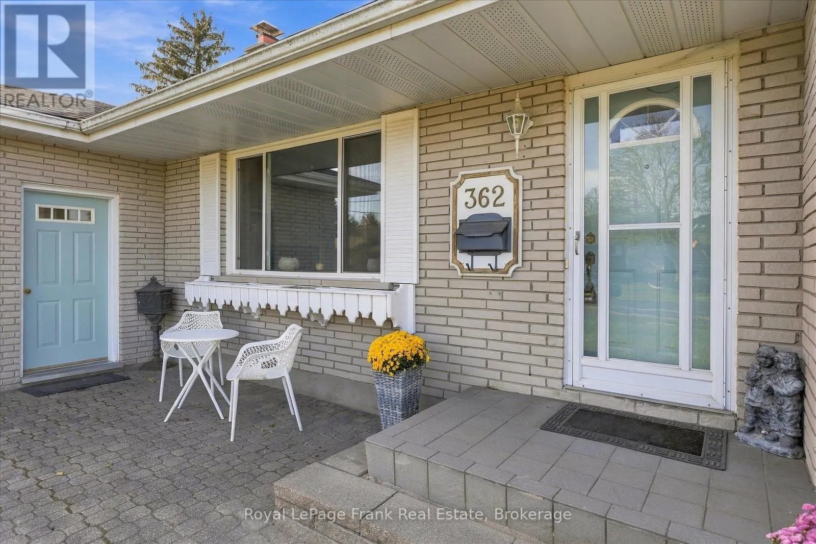 362 SIMONS AVENUE