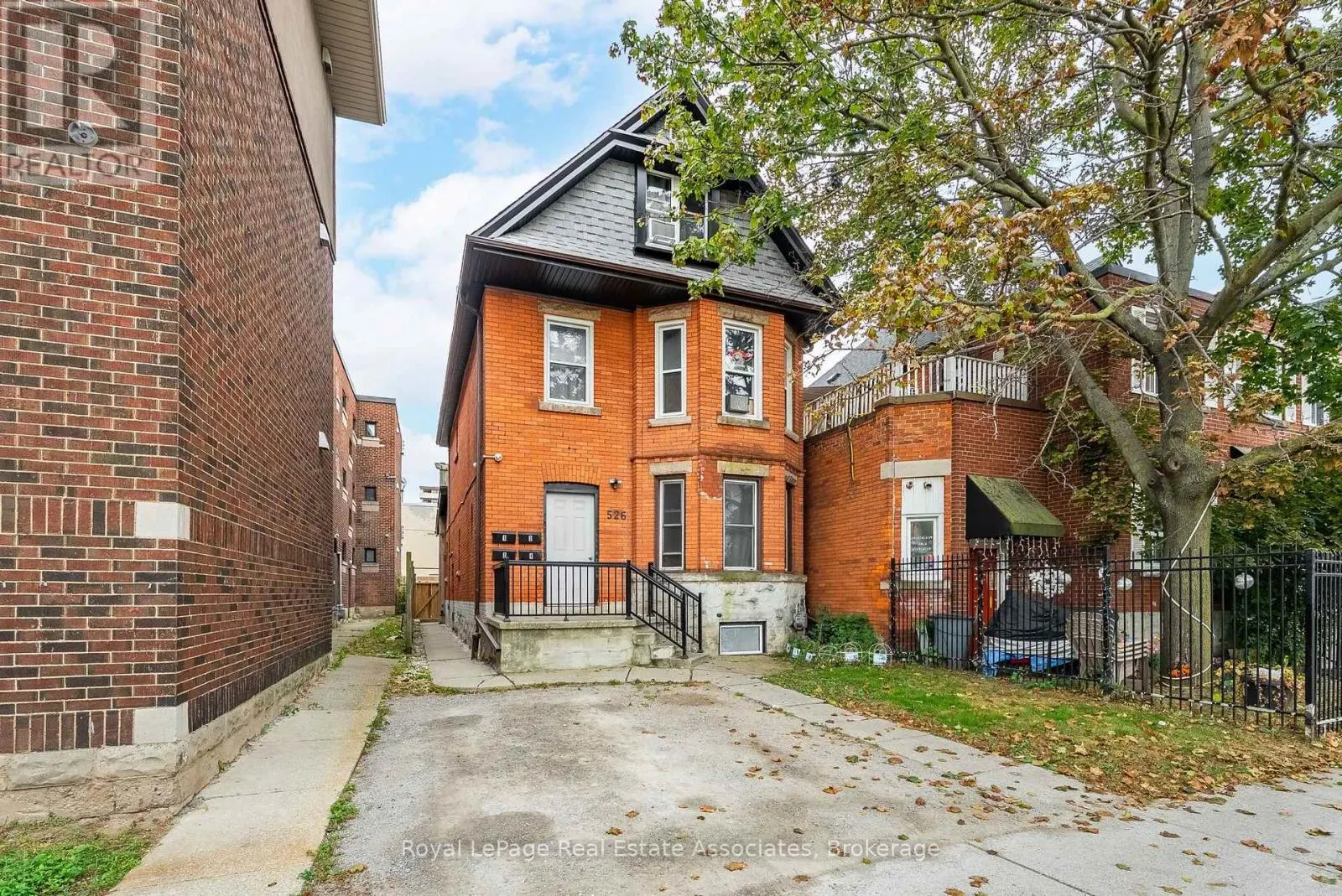 526 KING STREET E