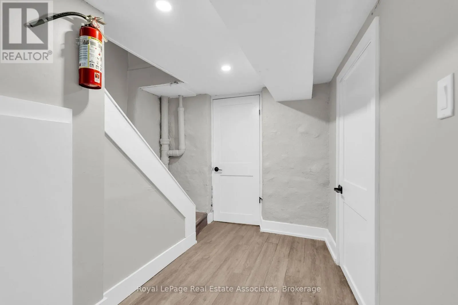 526 KING STREET E