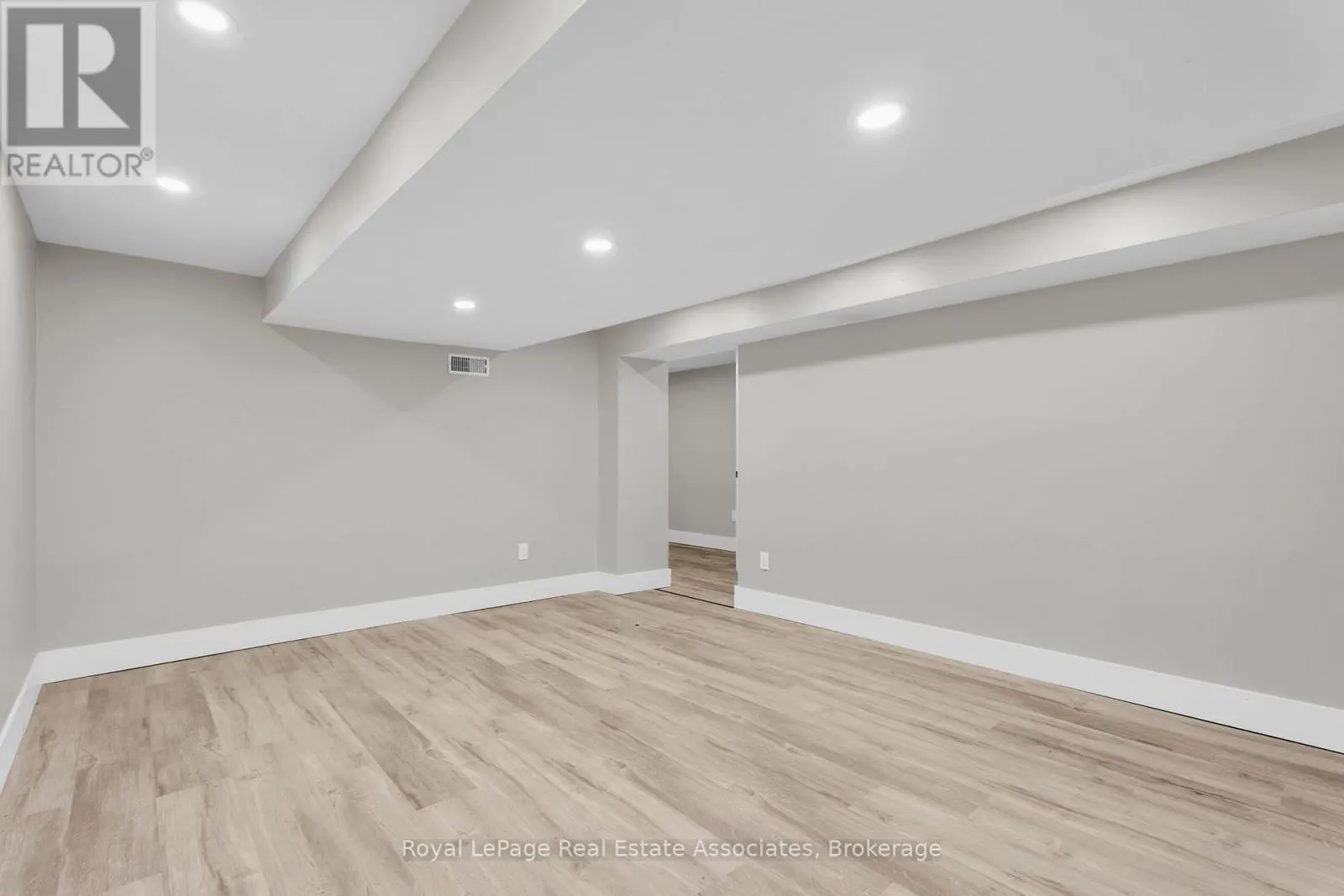 526 KING STREET E