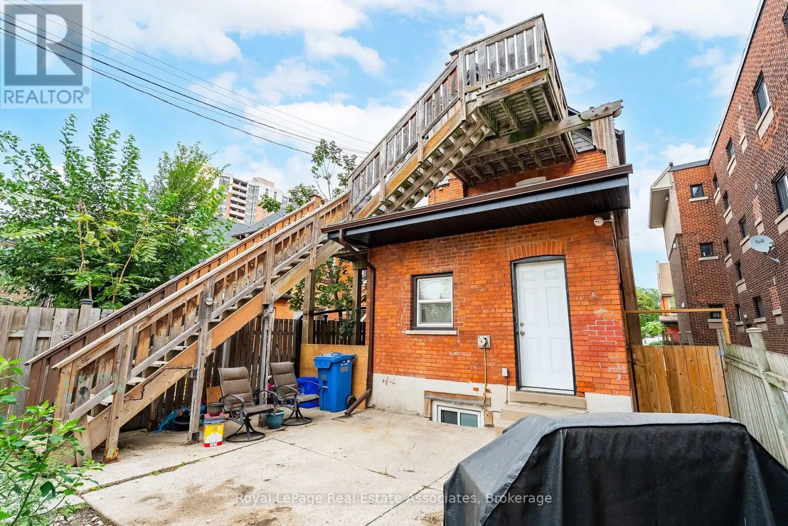 526 KING STREET E