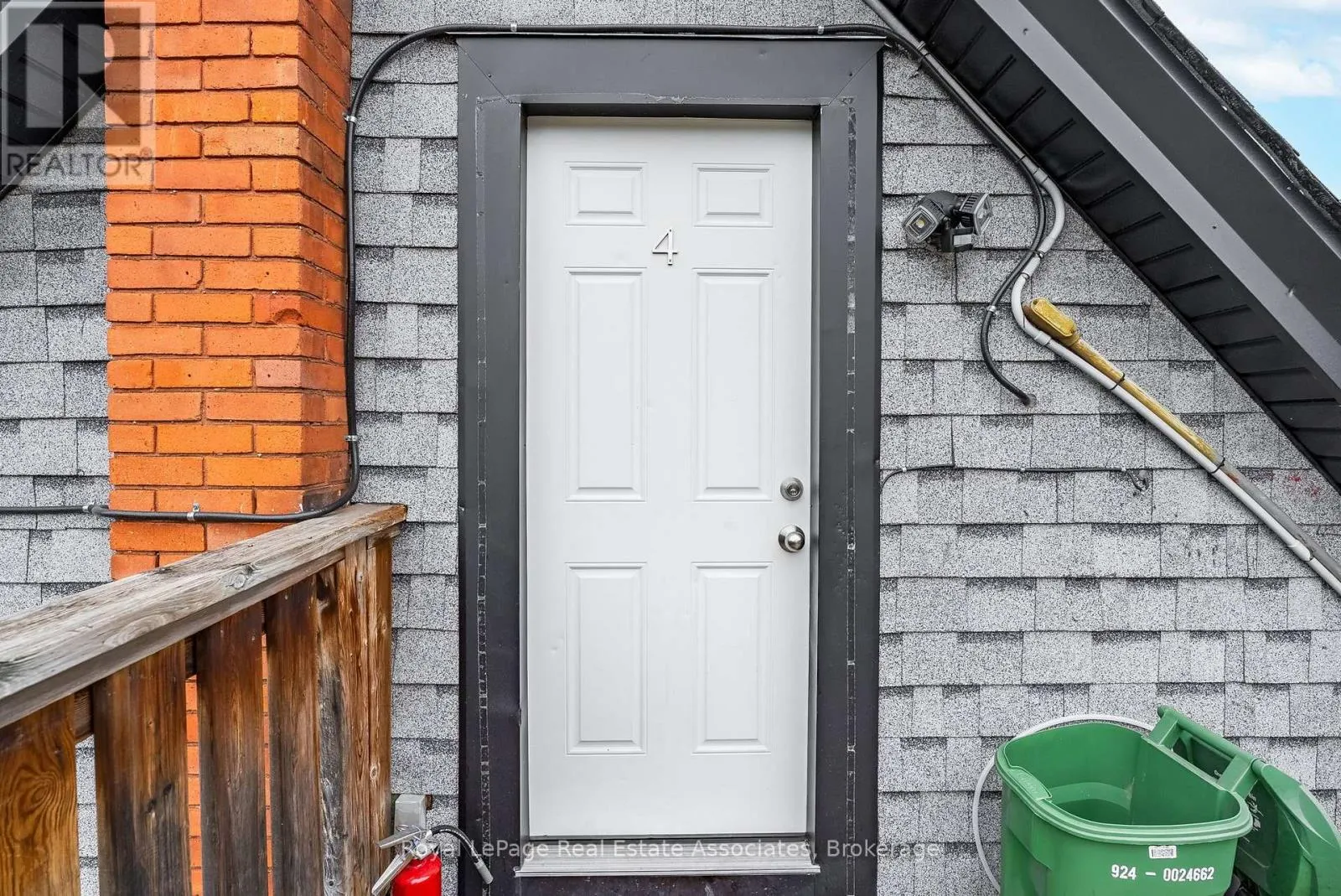 526 KING STREET E
