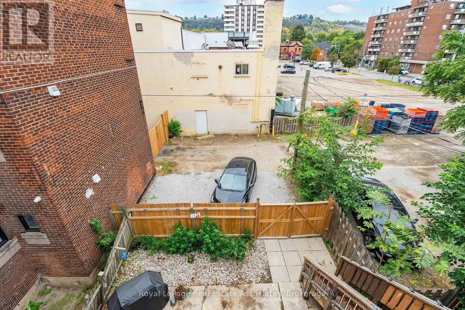 526 KING STREET E