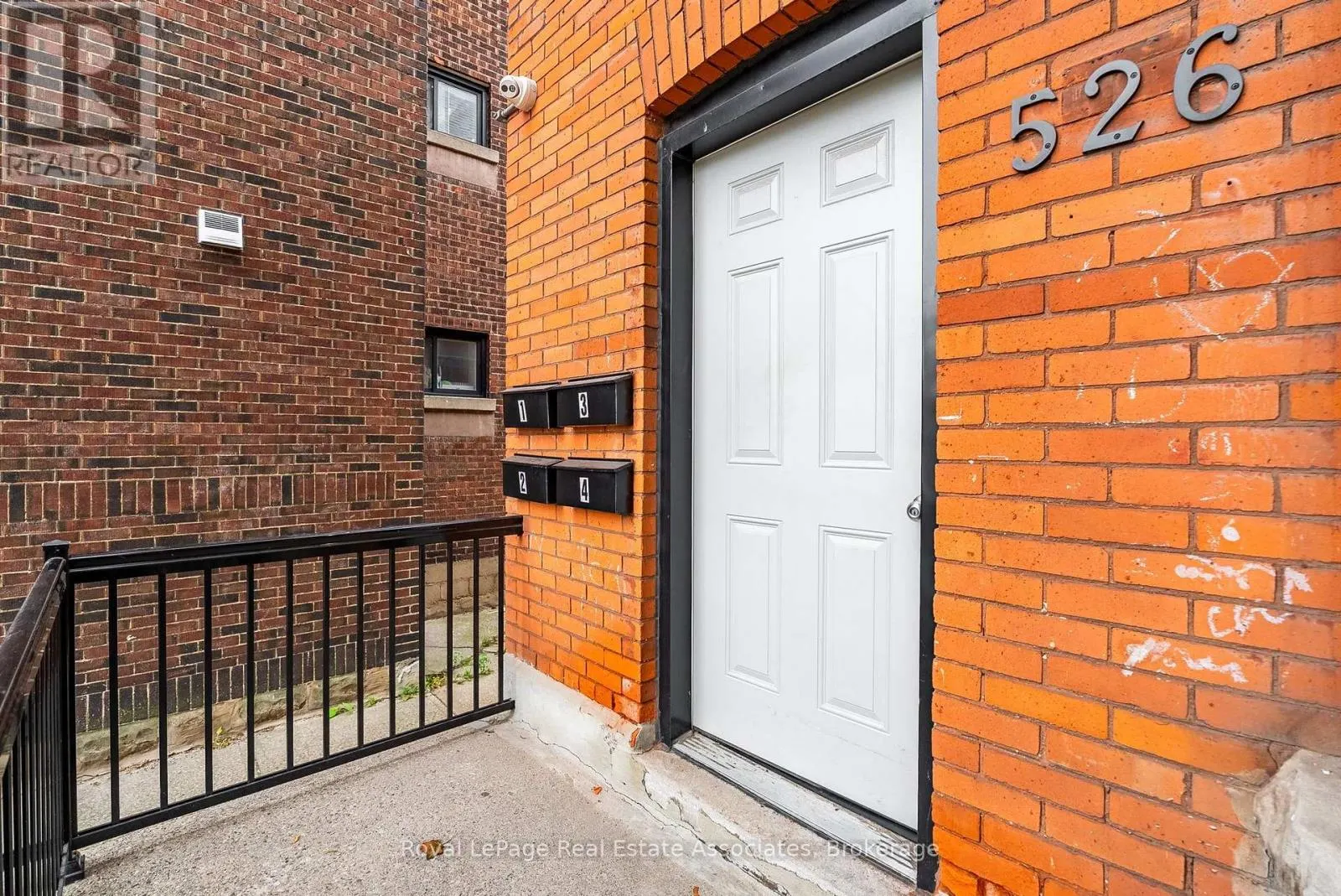 526 KING STREET E