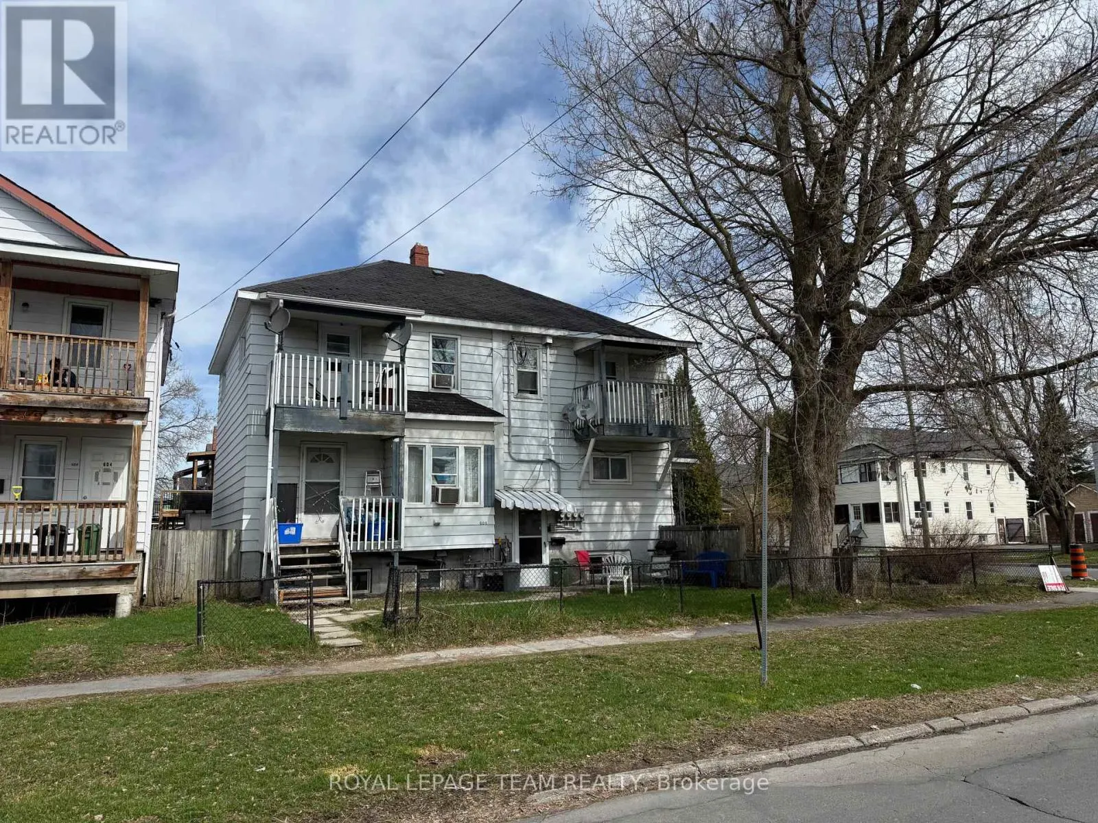 300 ST FELIX STREET